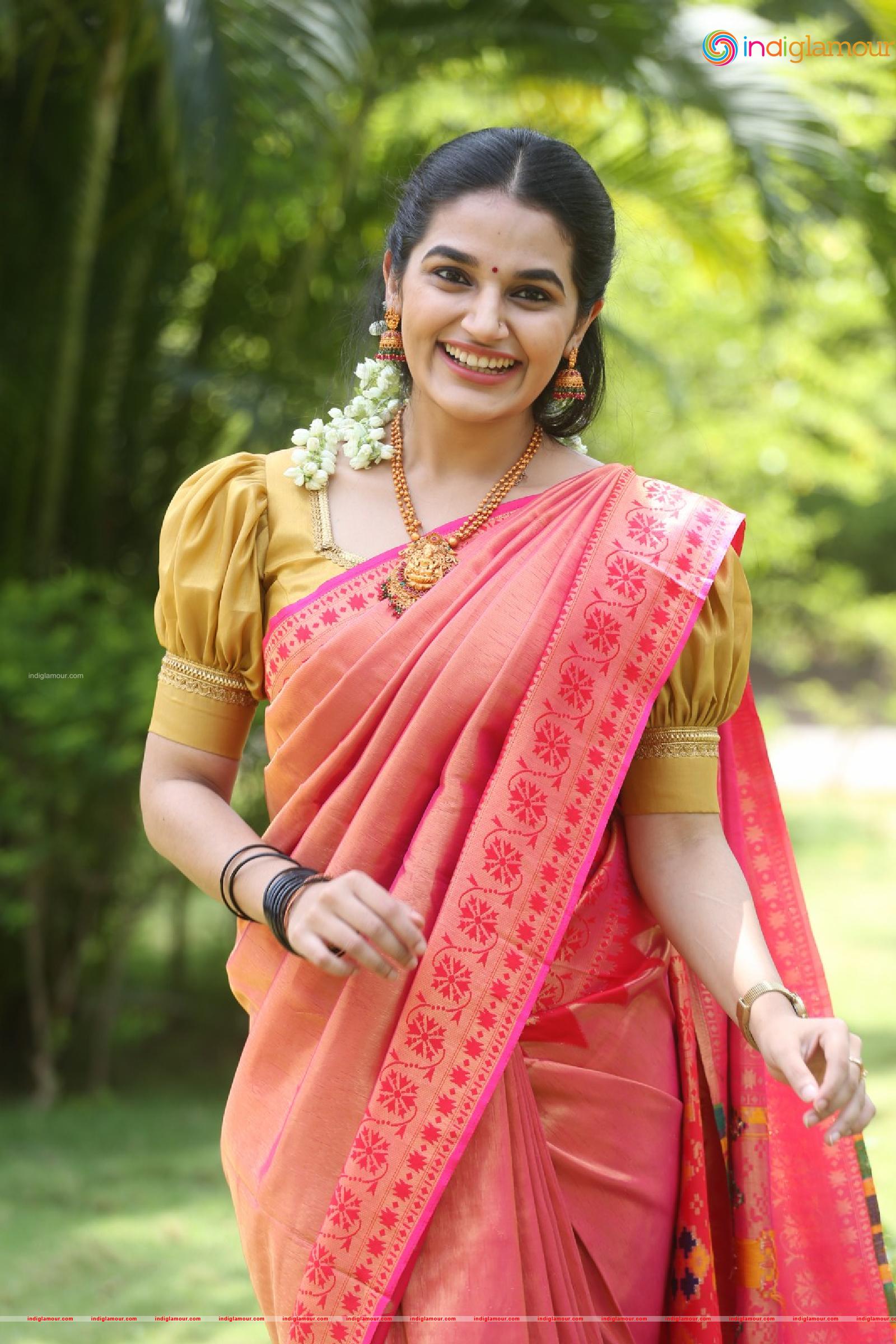 Aparna Janardanan Actress hd photo