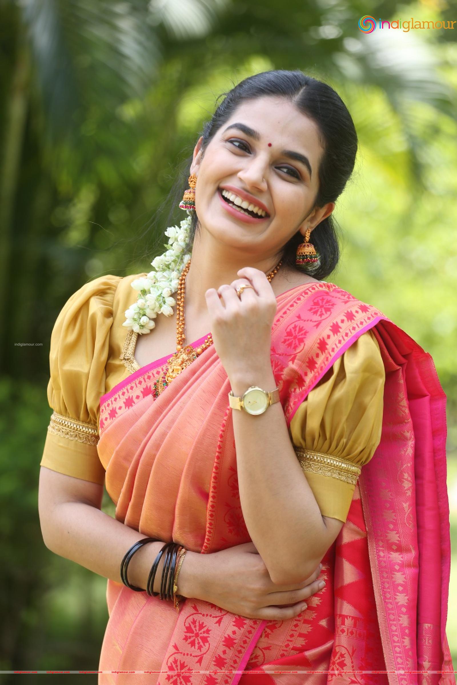 Aparna Janardanan Actress hd photo