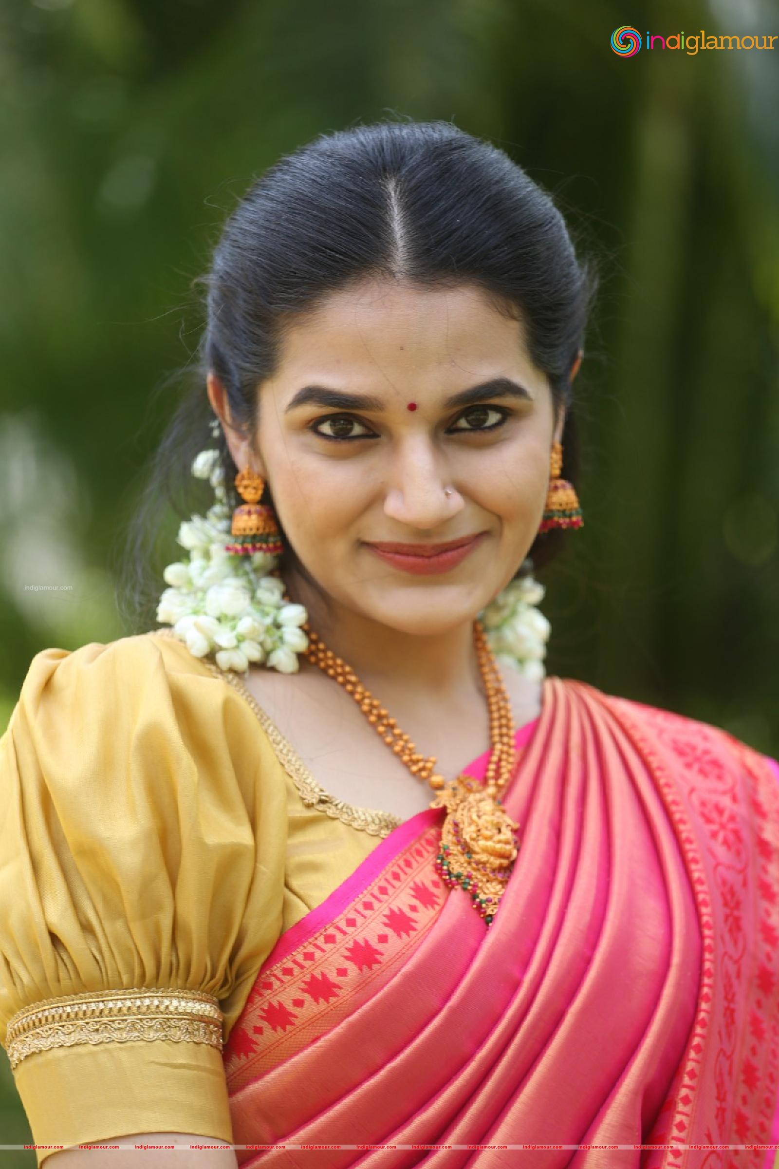 Aparna Janardanan Actress hd photo