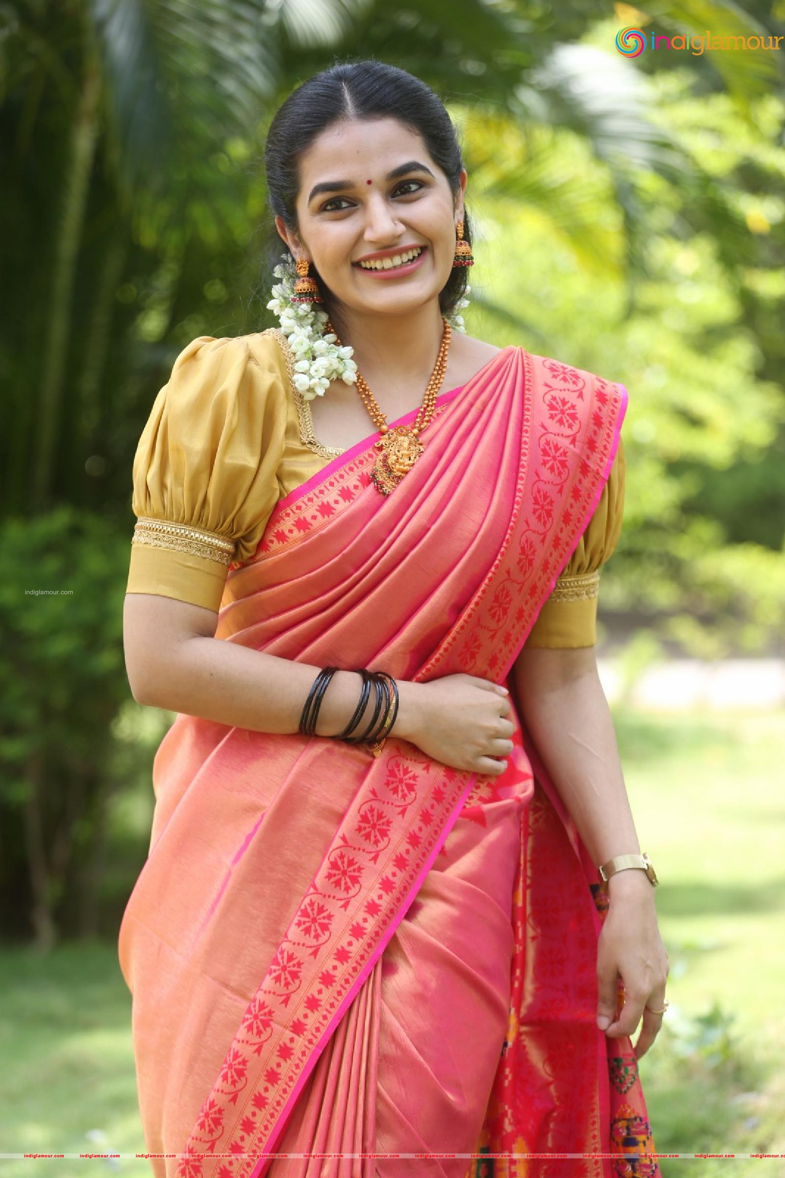 Aparna Janardanan Actress hd photo