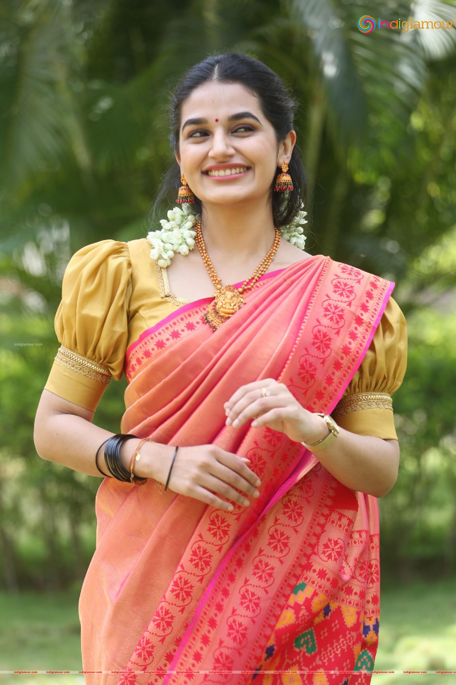 Aparna Janardanan Actress hd photo