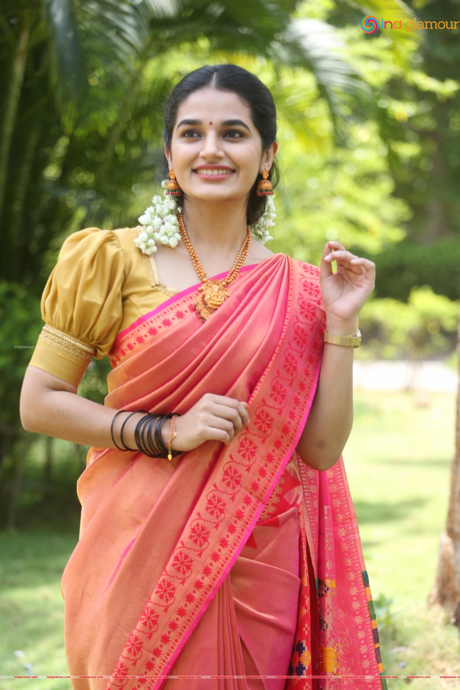 Aparna Janardanan Actress hd photo