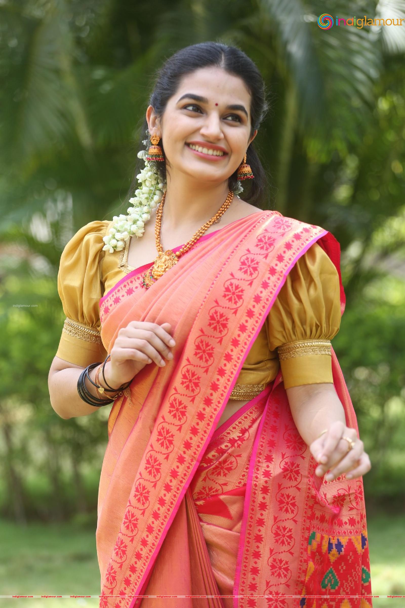 Aparna Janardanan Actress hd photo