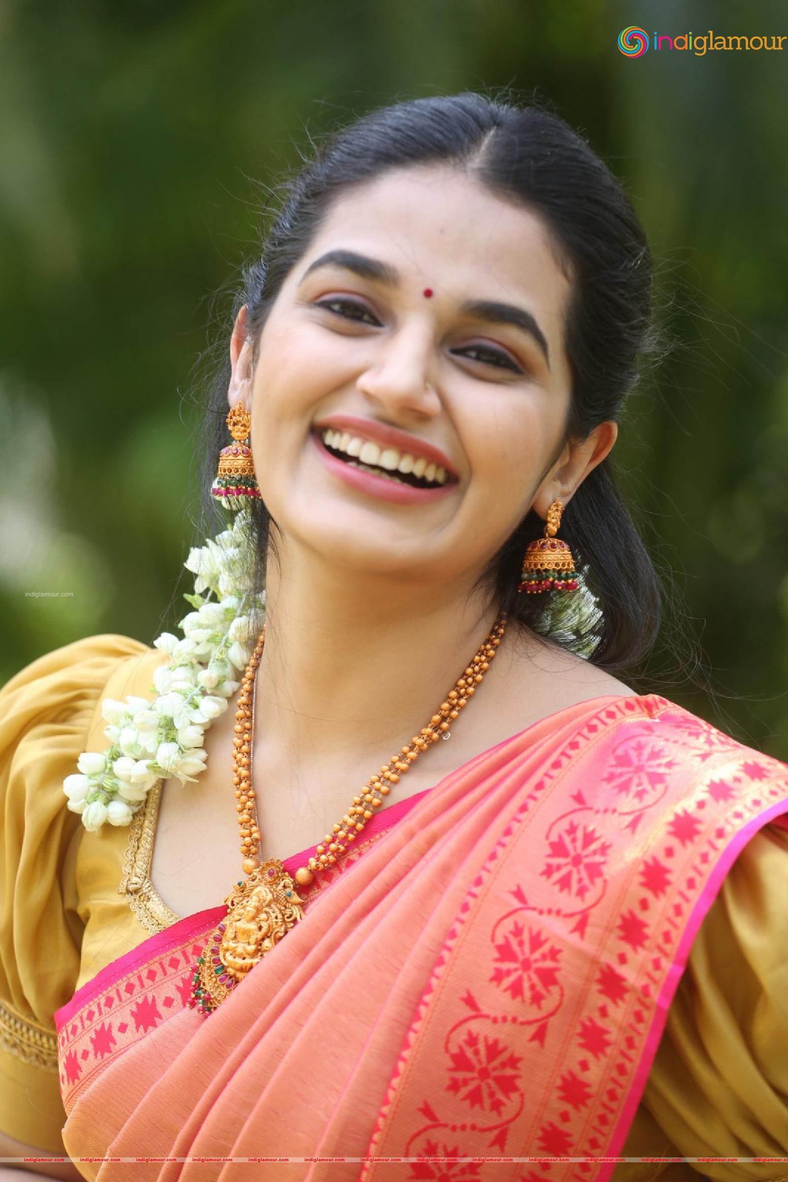 Aparna Janardanan Actress hd photo