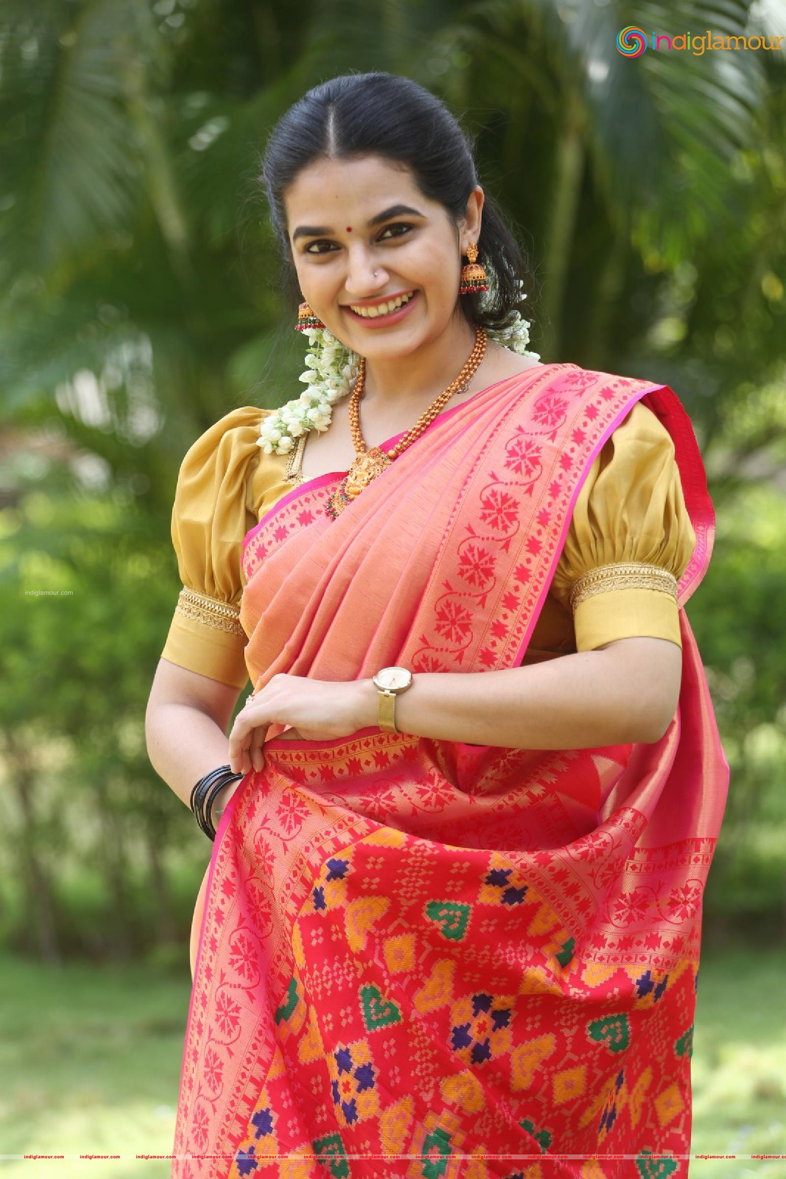 Aparna Janardanan Actress hd photo