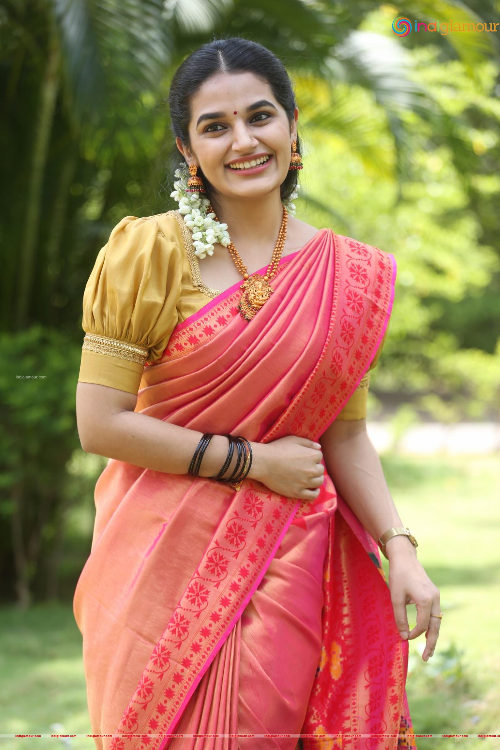 Aparna Janardanan Actress hd photo
