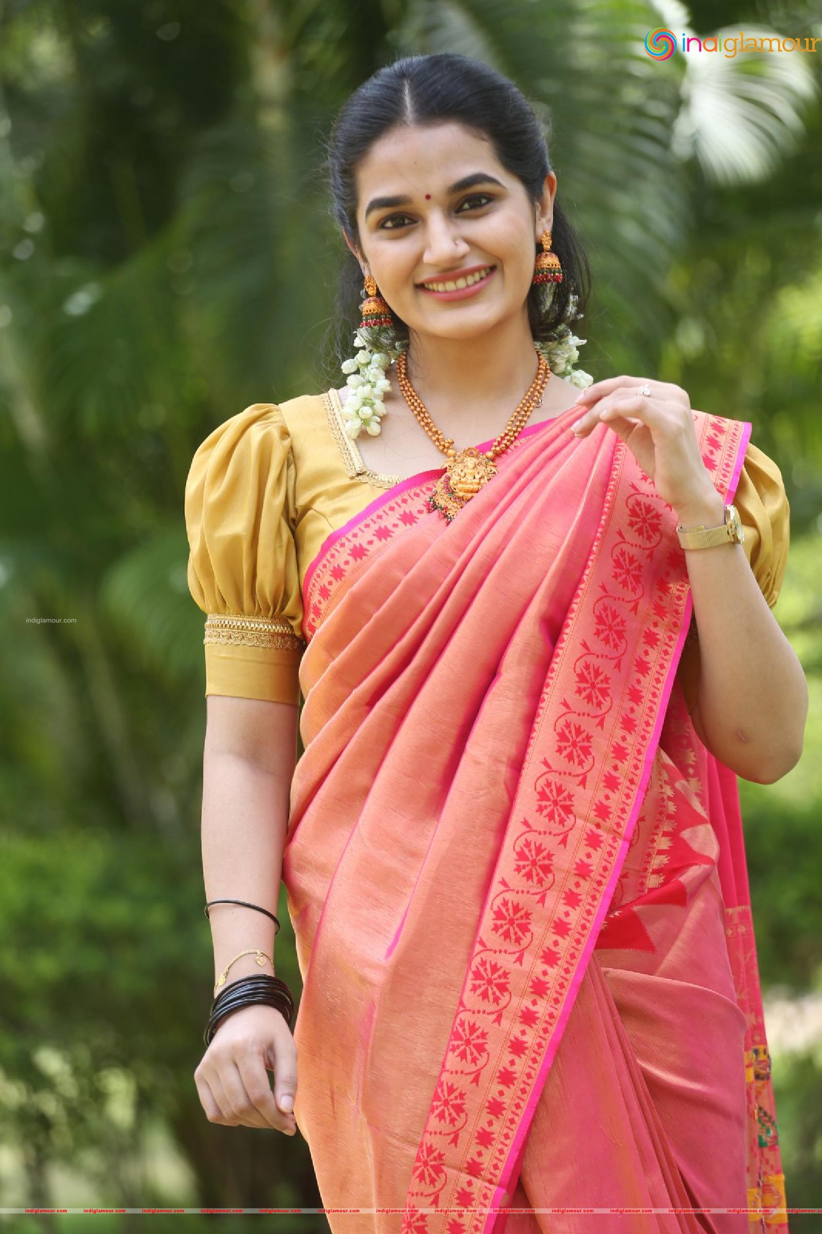 Aparna Janardanan Actress hd photo