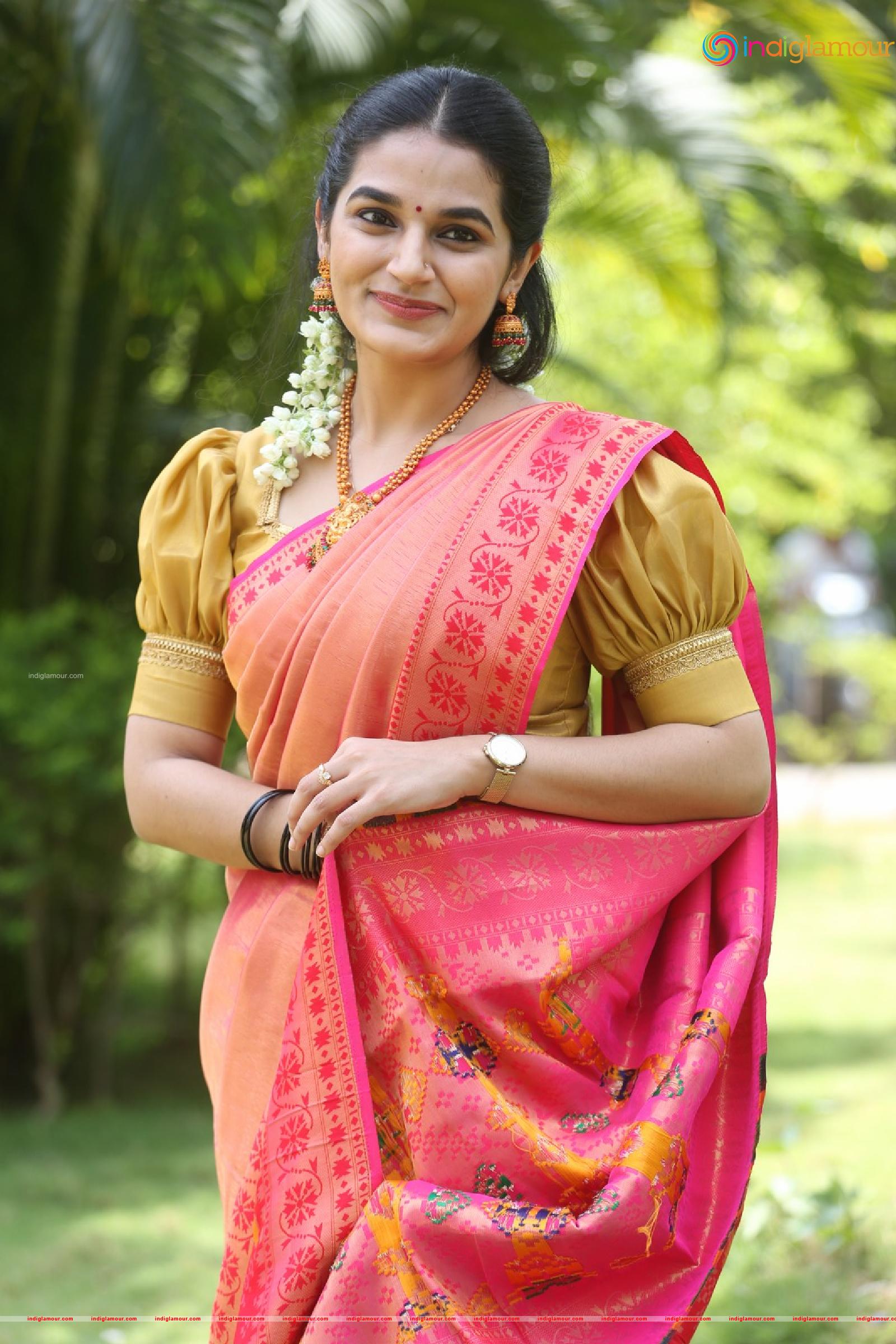 Aparna Janardanan Actress hd photo