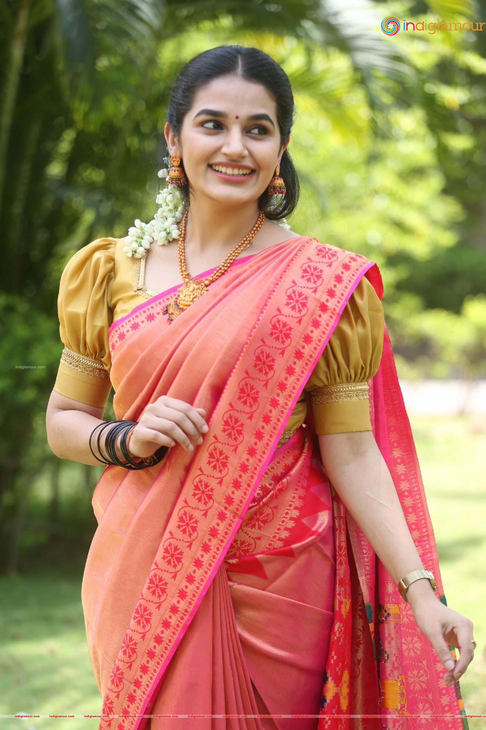 Aparna Janardanan Actress hd photo