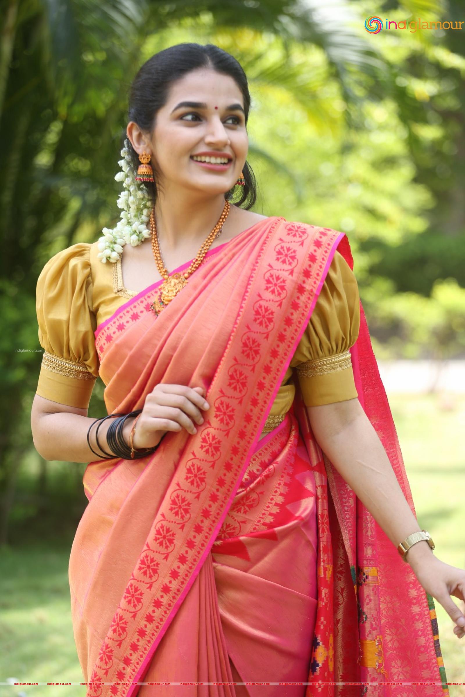 Aparna Janardanan Actress hd photo