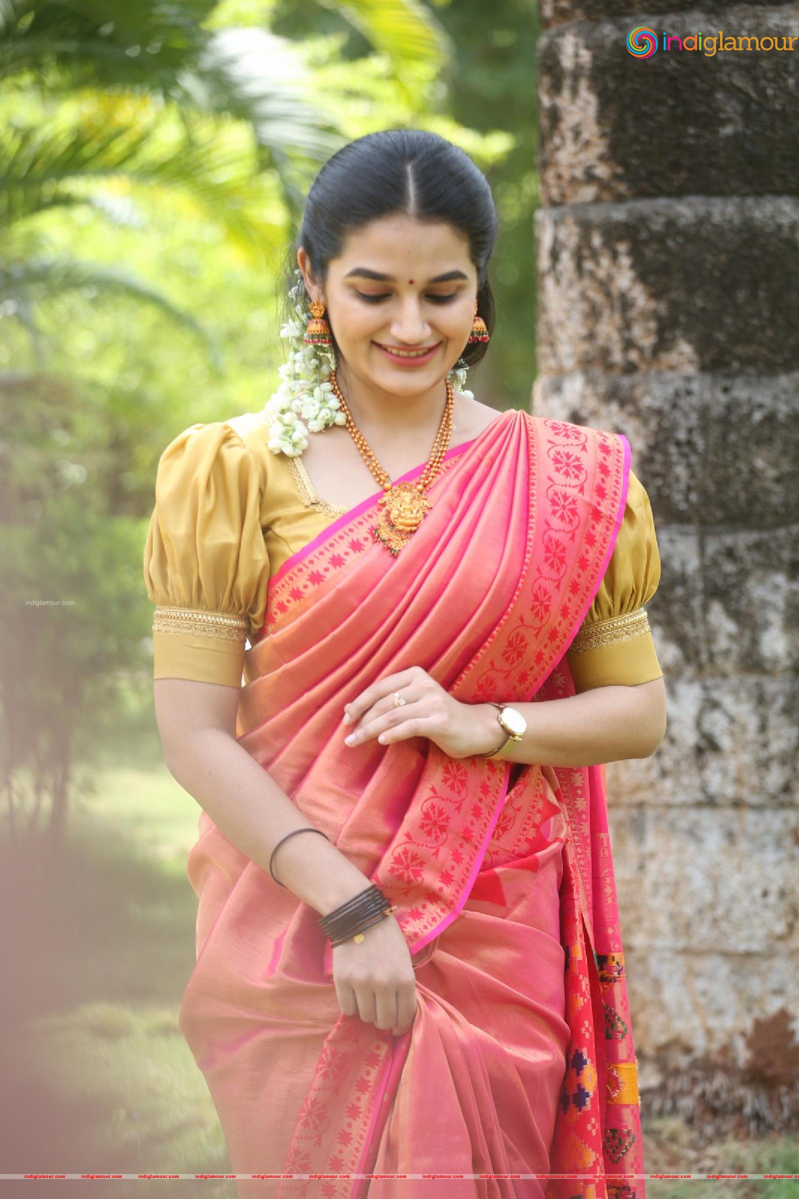 Aparna Janardanan Actress hd photo