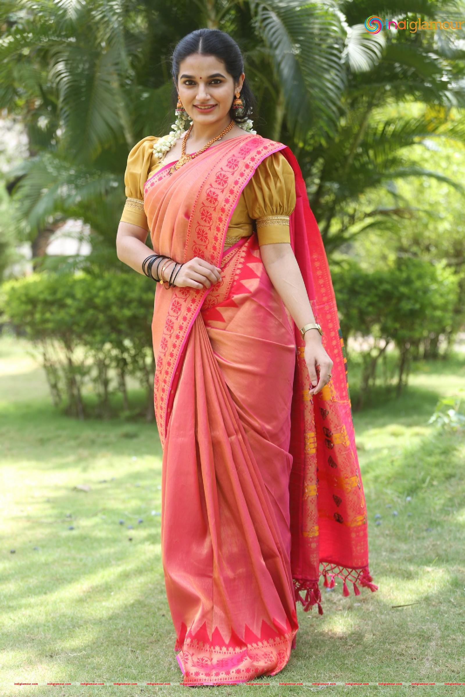 Aparna Janardanan Actress hd photo