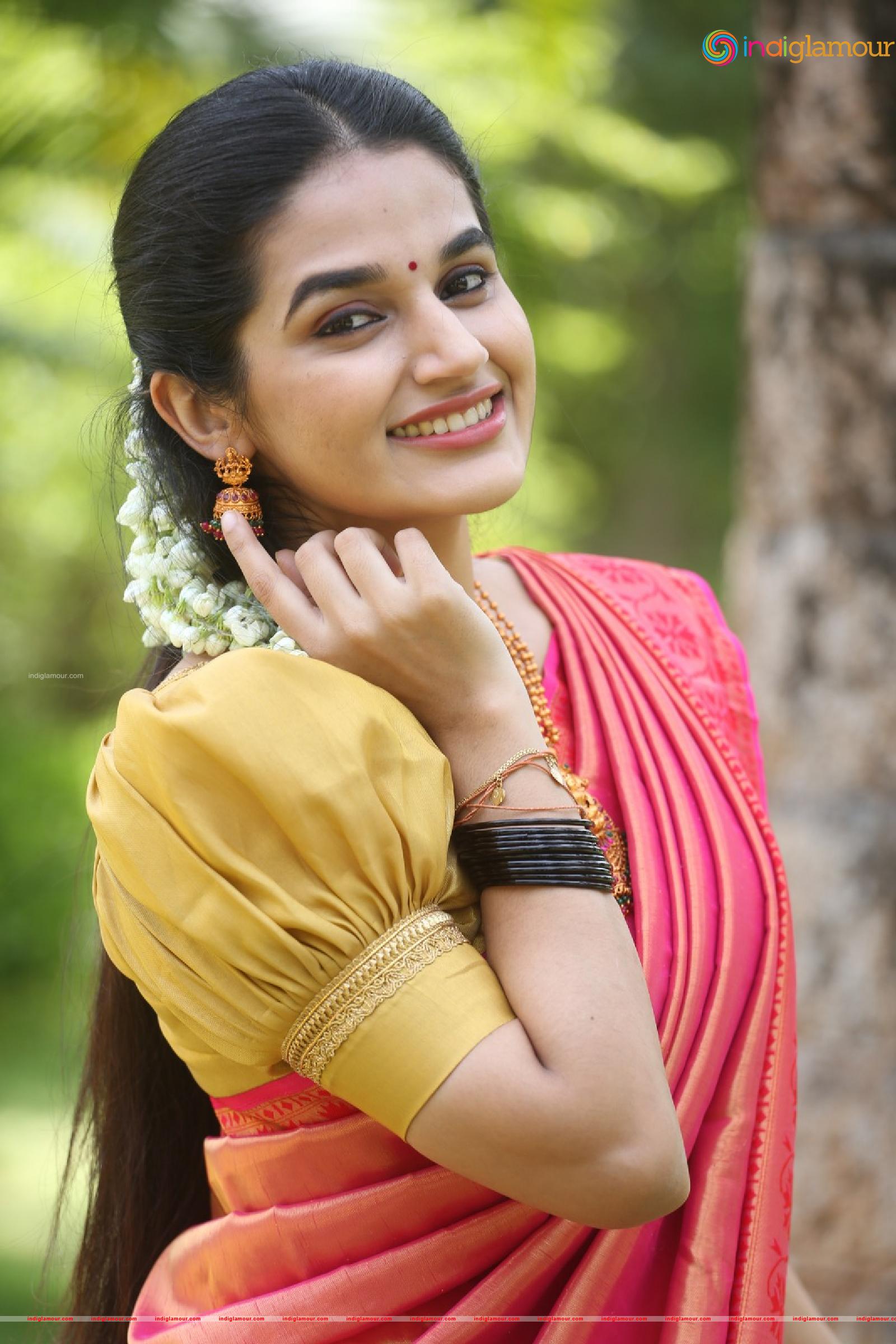 Aparna Janardanan Actress hd photo