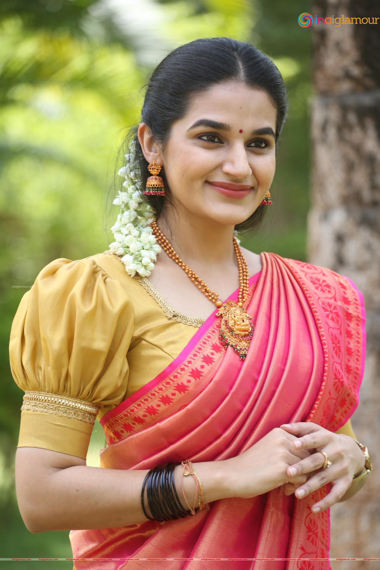 Aparna Janardanan Actress hd photo
