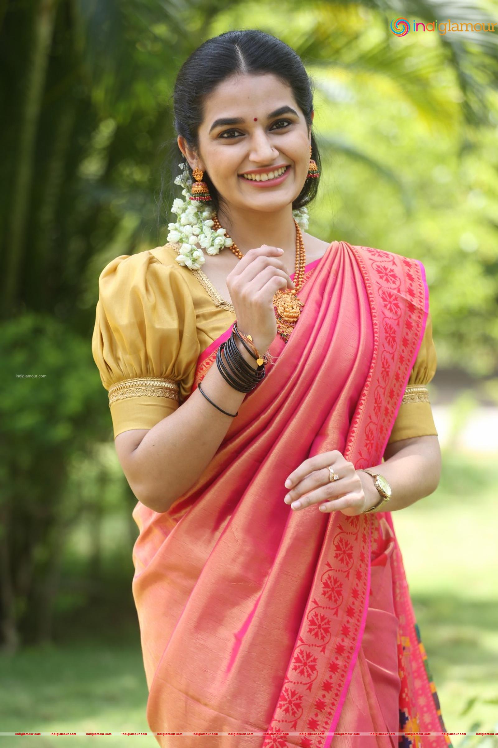 Aparna Janardanan Actress hd photo