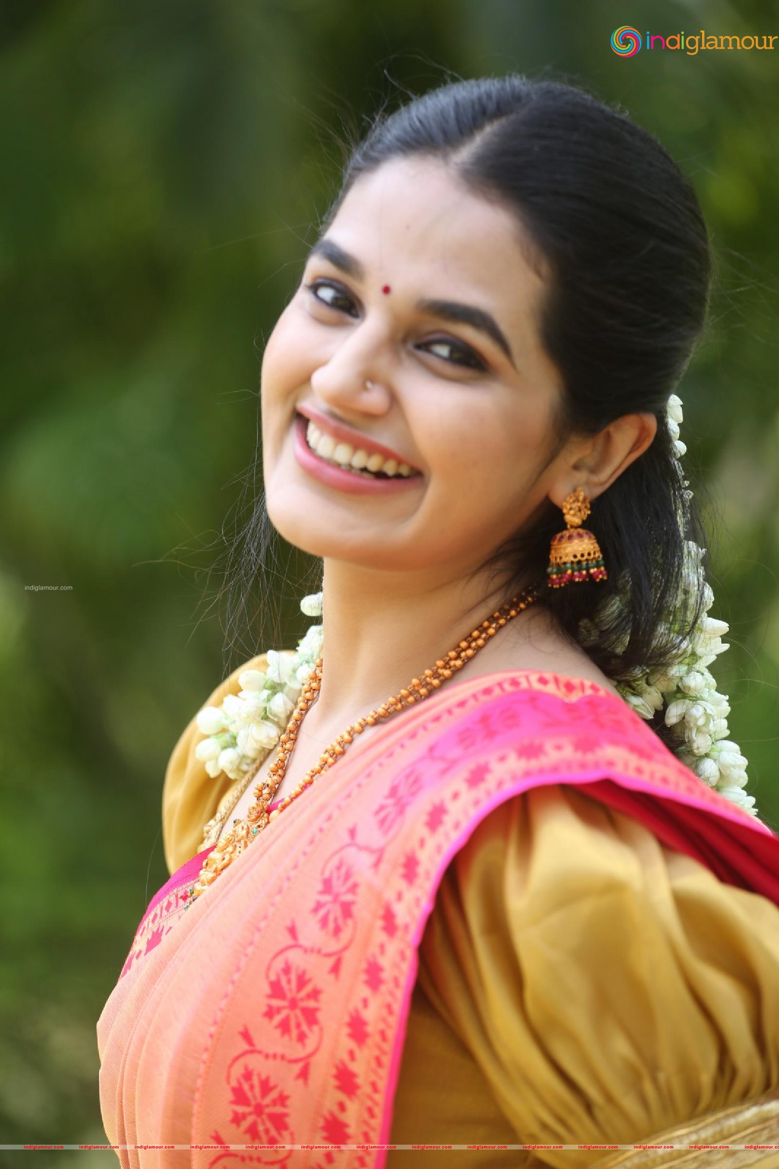 Aparna Janardanan Actress hd photo