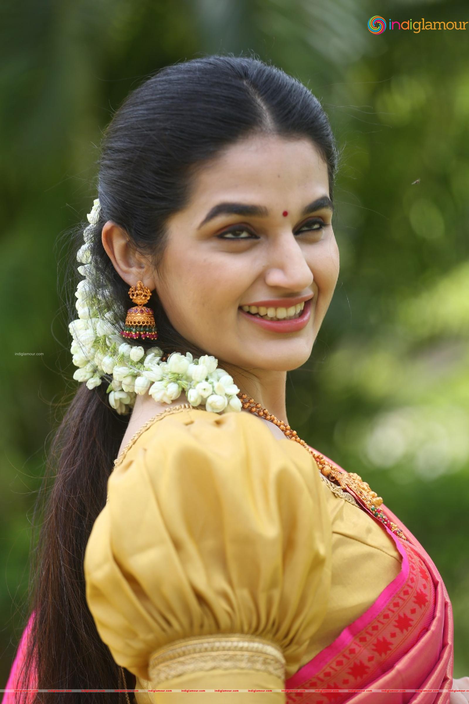 Aparna Janardanan Actress hd photo