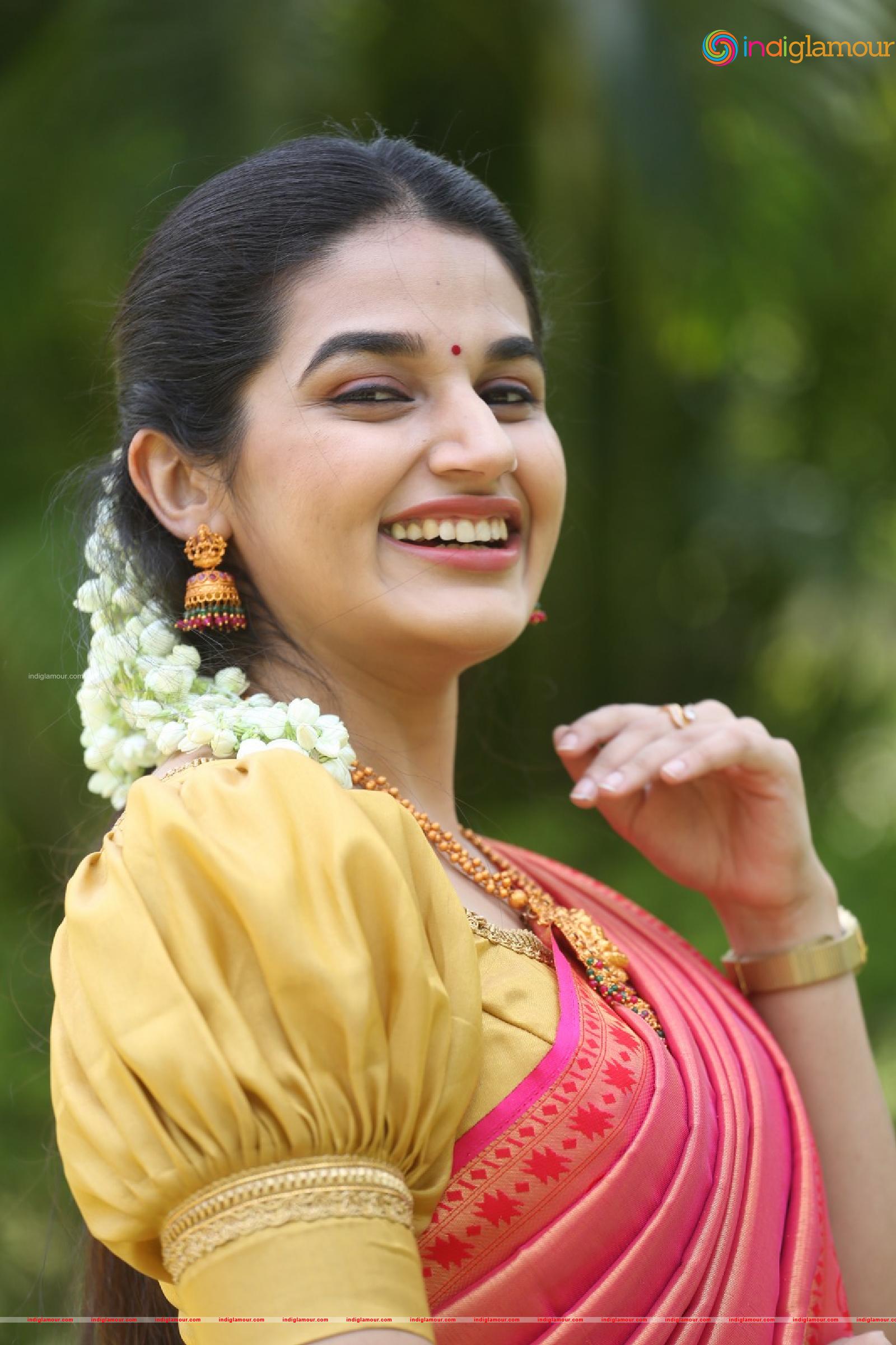 Aparna Janardanan Actress hd photo