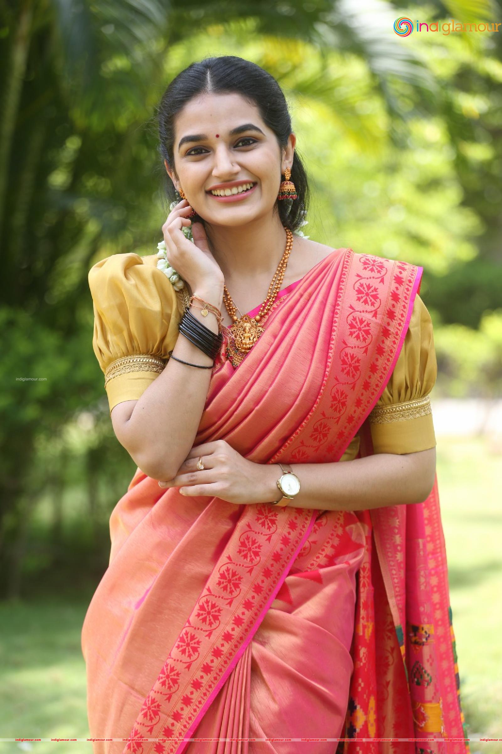 Aparna Janardanan Actress hd photo