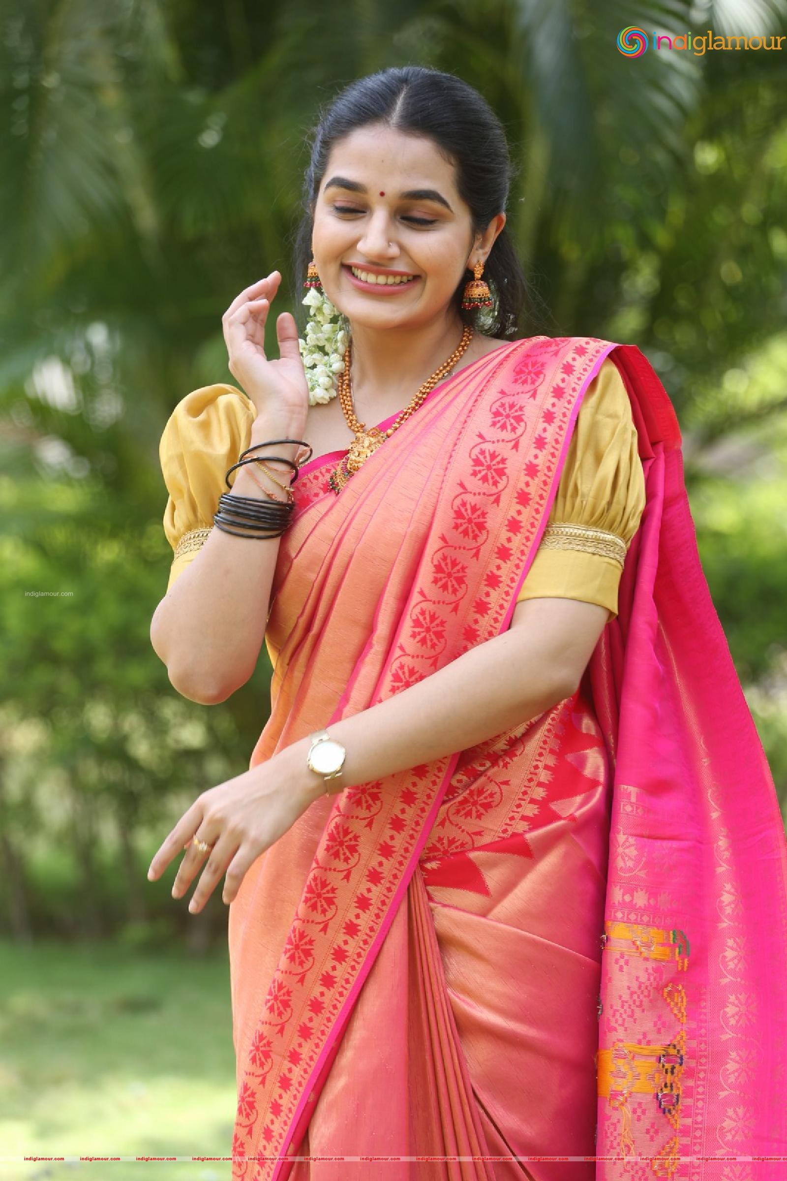 Aparna Janardanan Actress hd photo