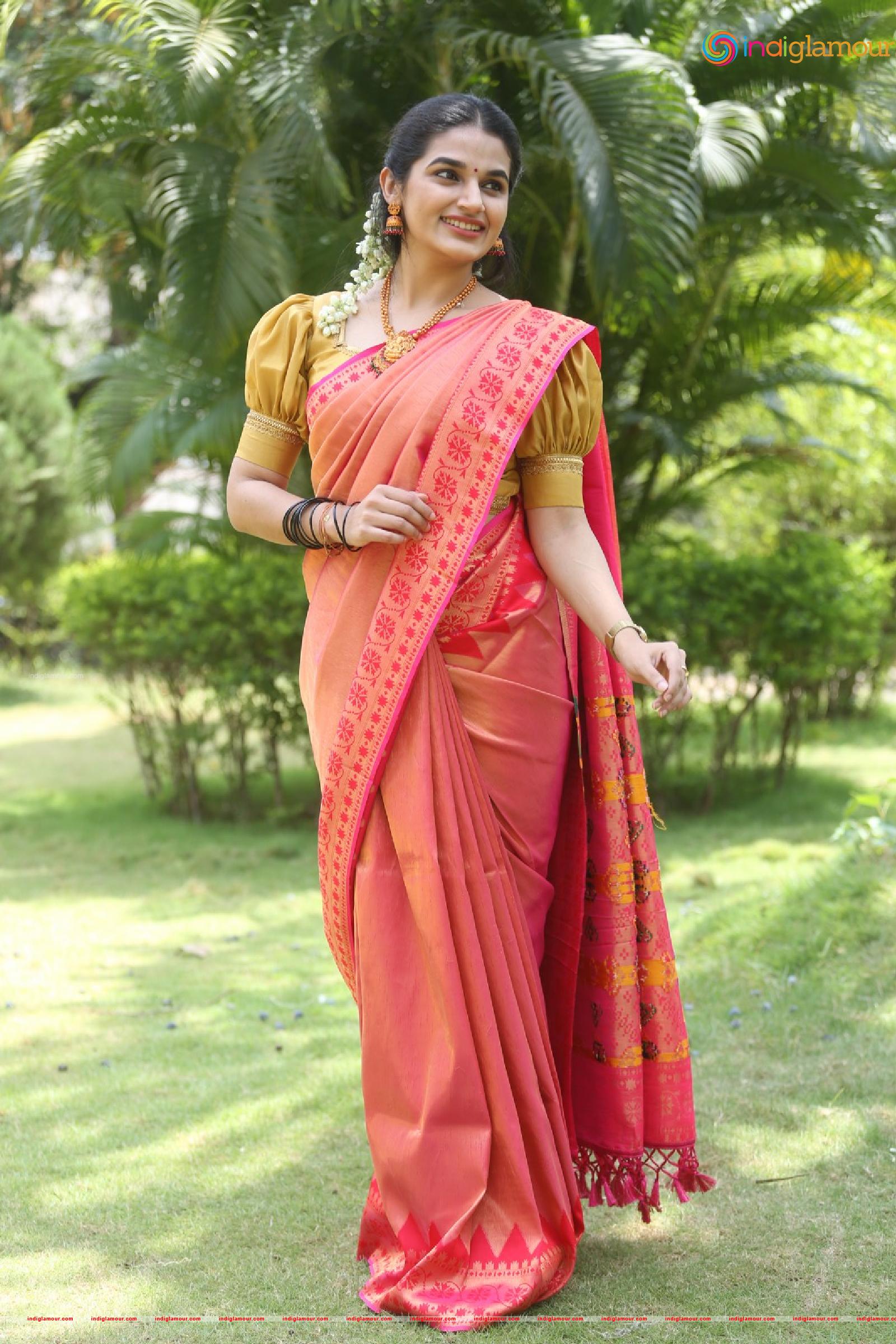 Aparna Janardanan Actress hd photo