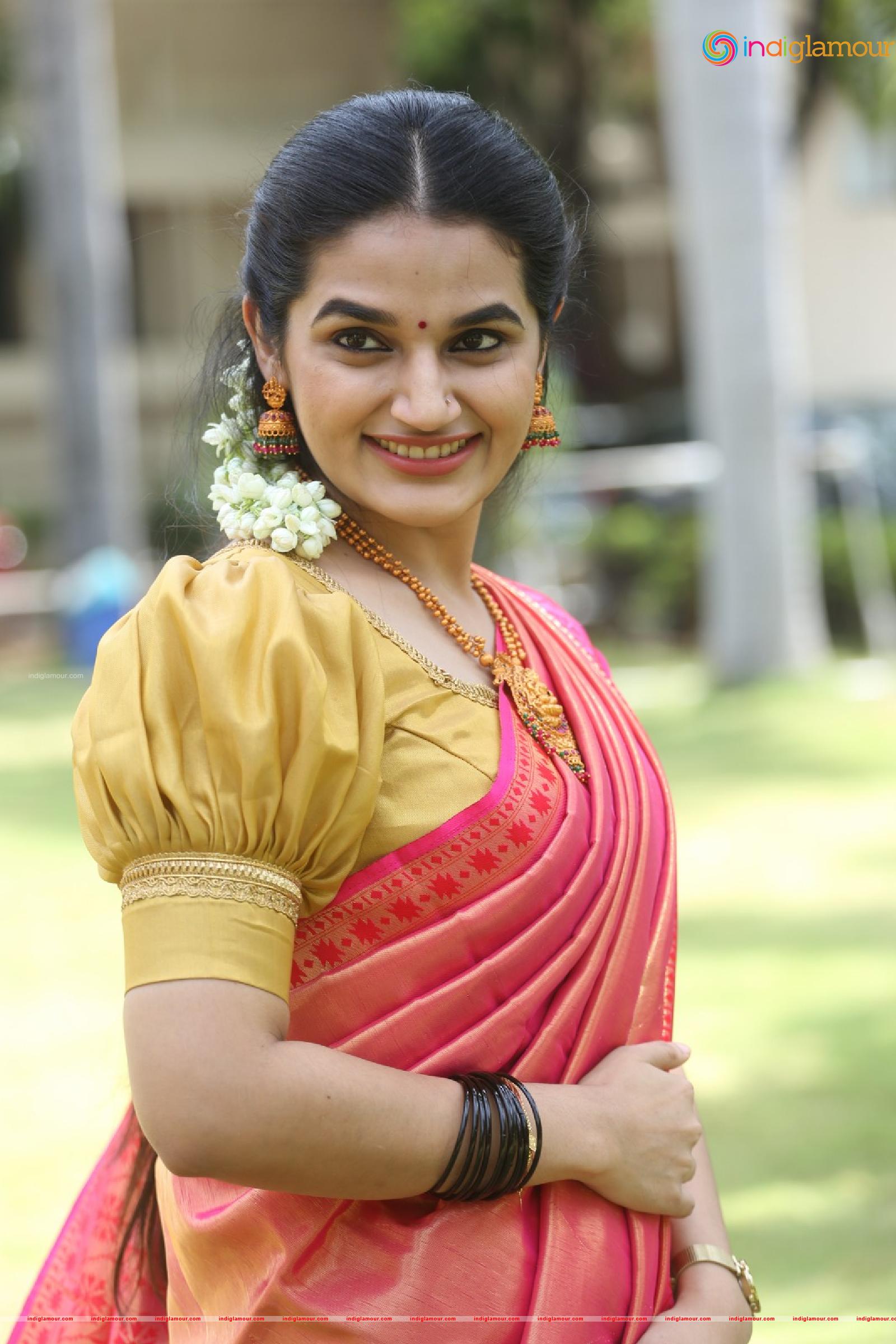 Aparna Janardanan Actress hd photo