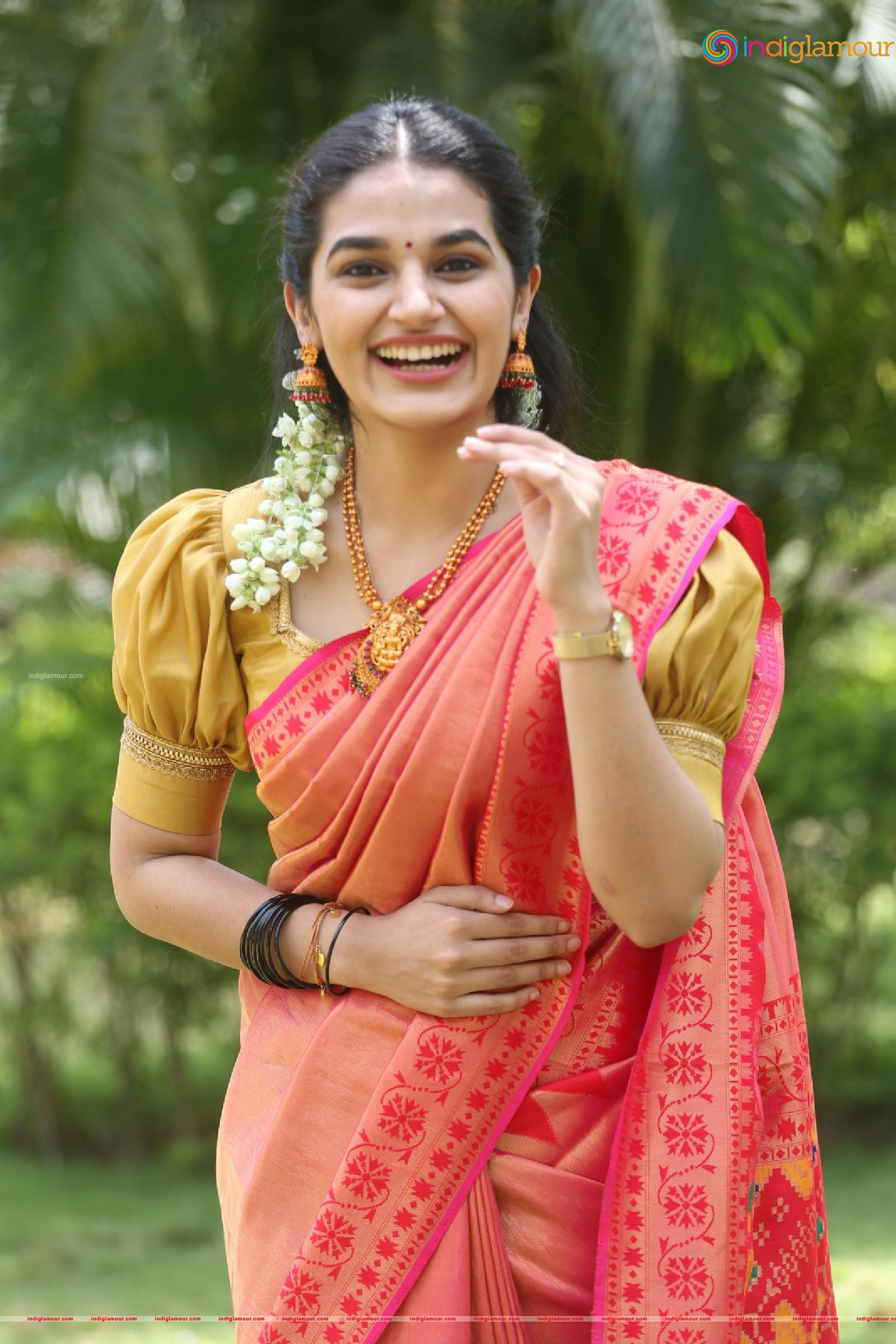 Aparna Janardanan Actress hd photo