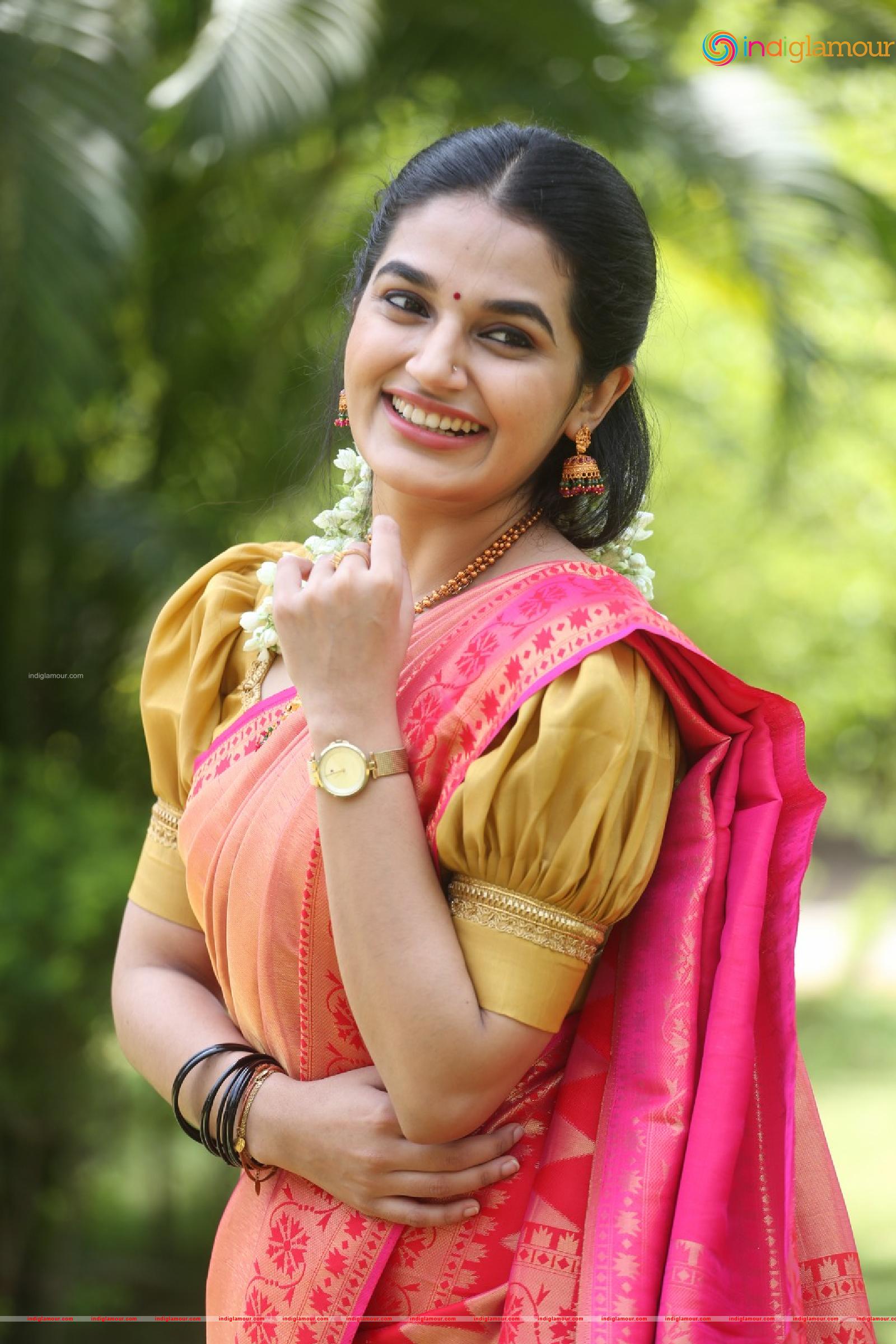 Aparna Janardanan Actress hd photo