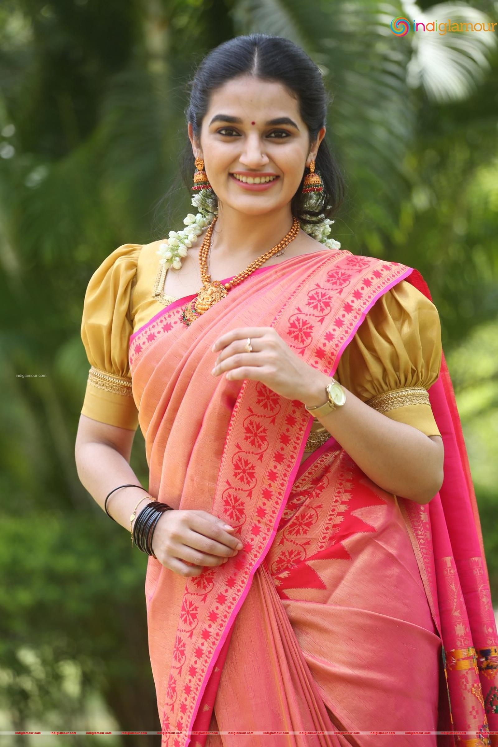 Aparna Janardanan Actress hd photo