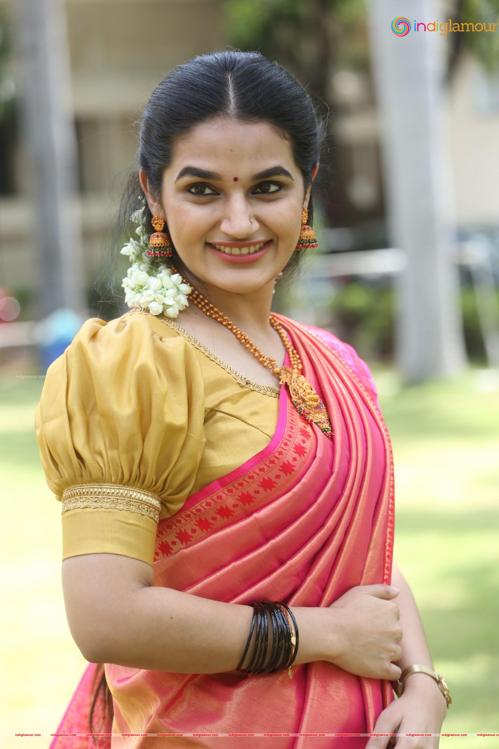 Aparna Janardanan Actress hd photo