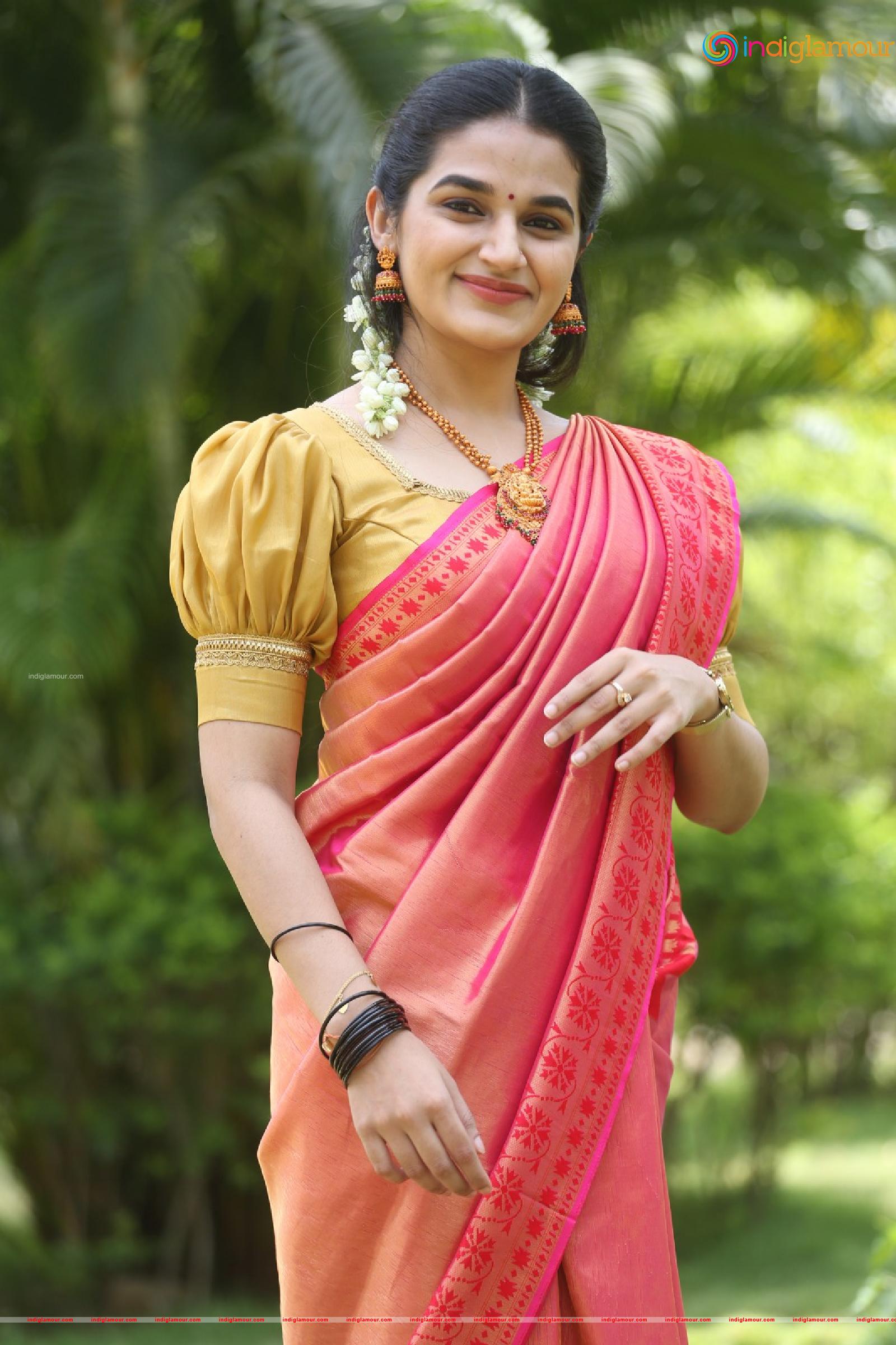 Aparna Janardanan Actress hd photo