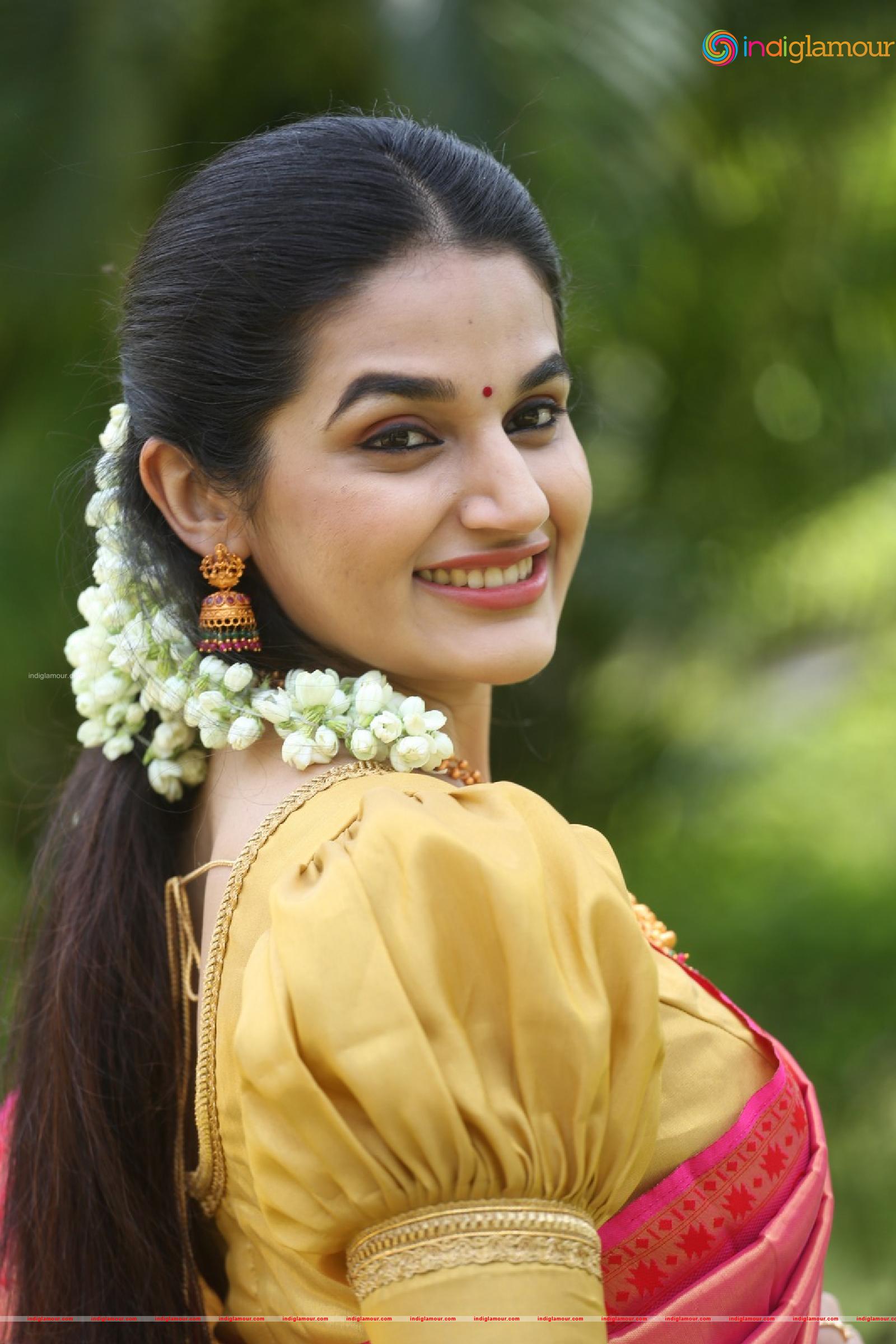Aparna Janardanan Actress hd photo