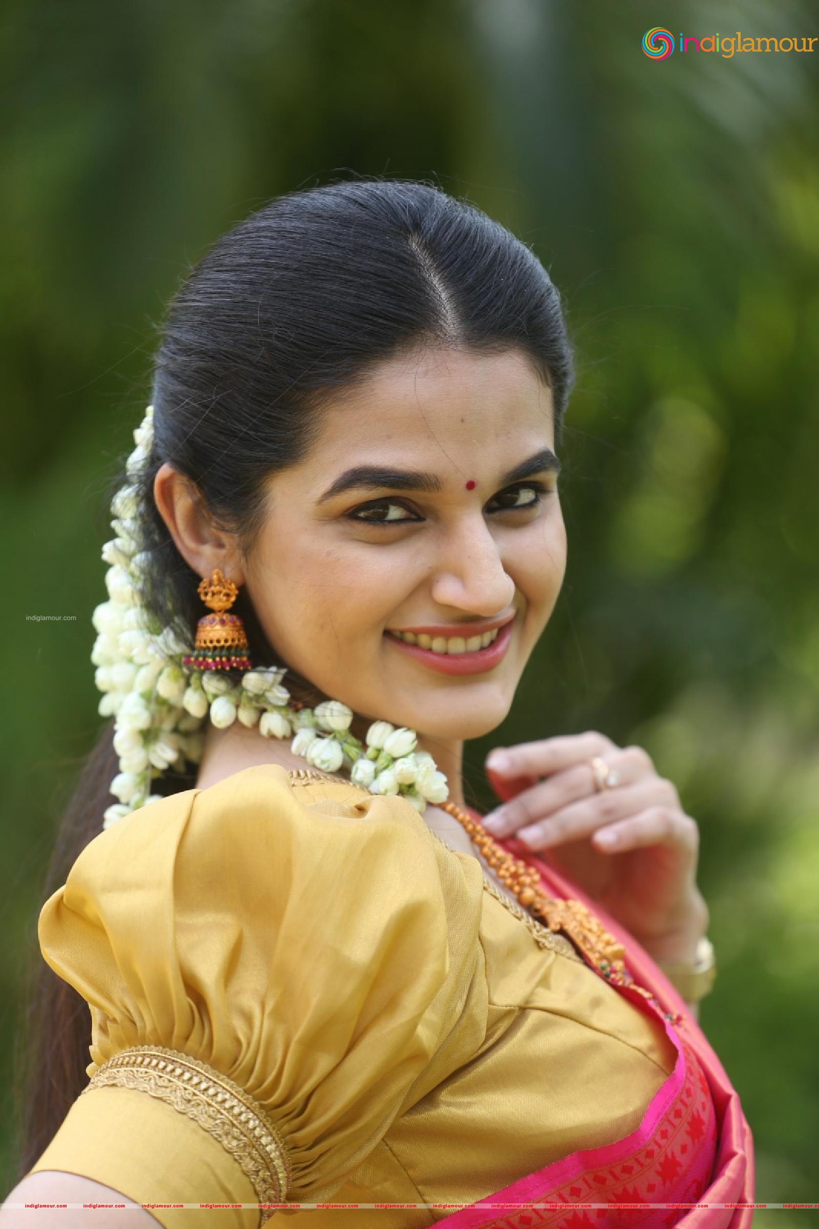 Aparna Janardanan Actress hd photo