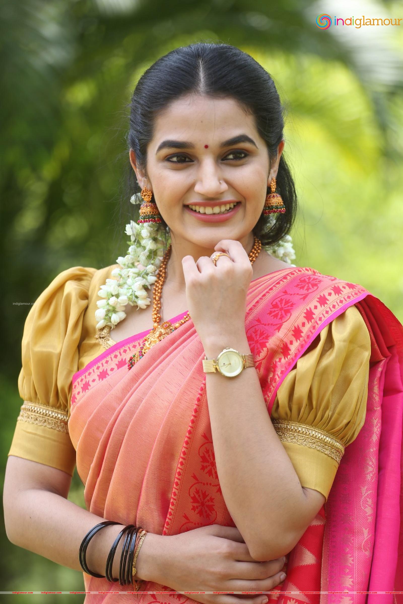 Aparna Janardanan Actress hd photo
