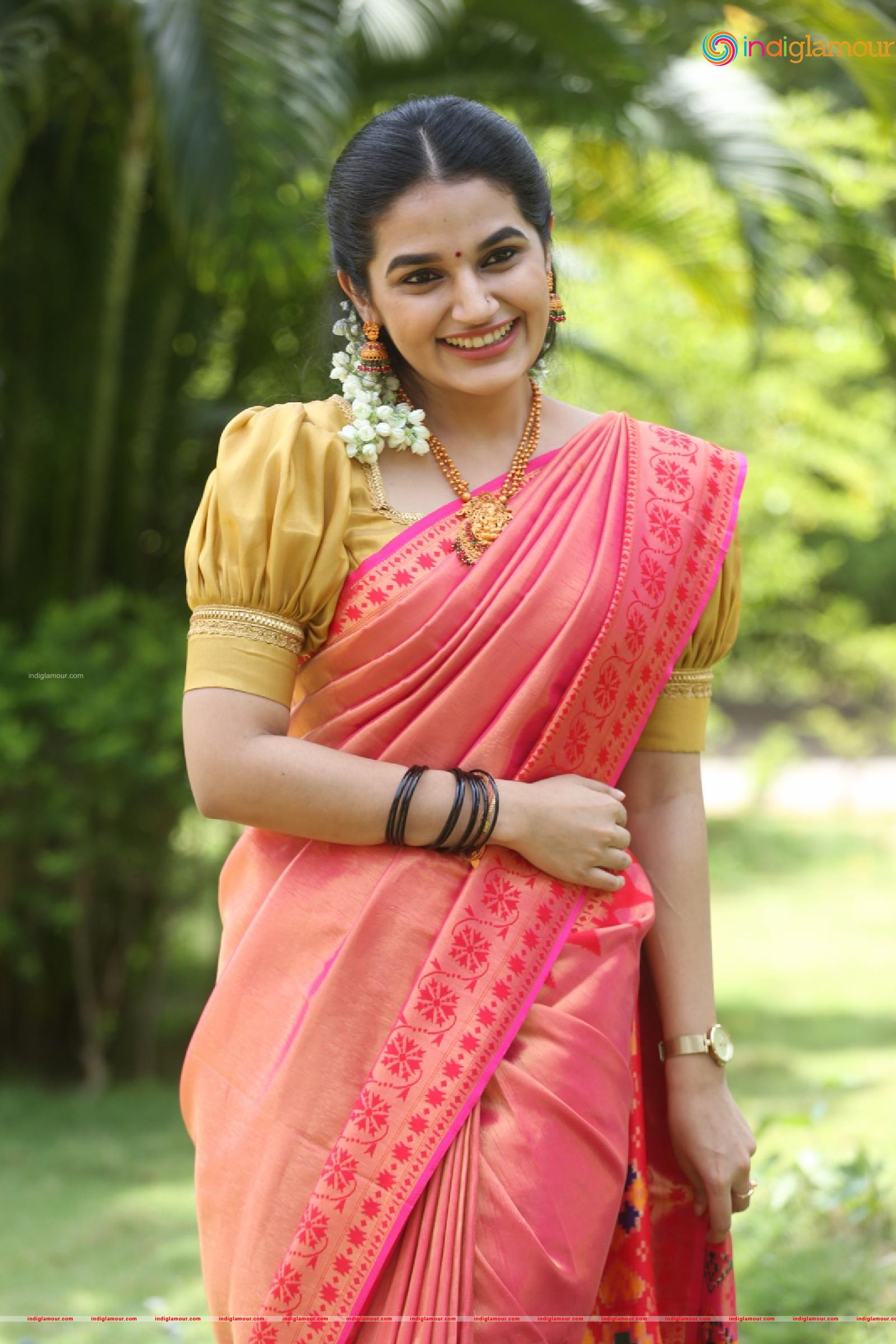 Aparna Janardanan Actress hd photo