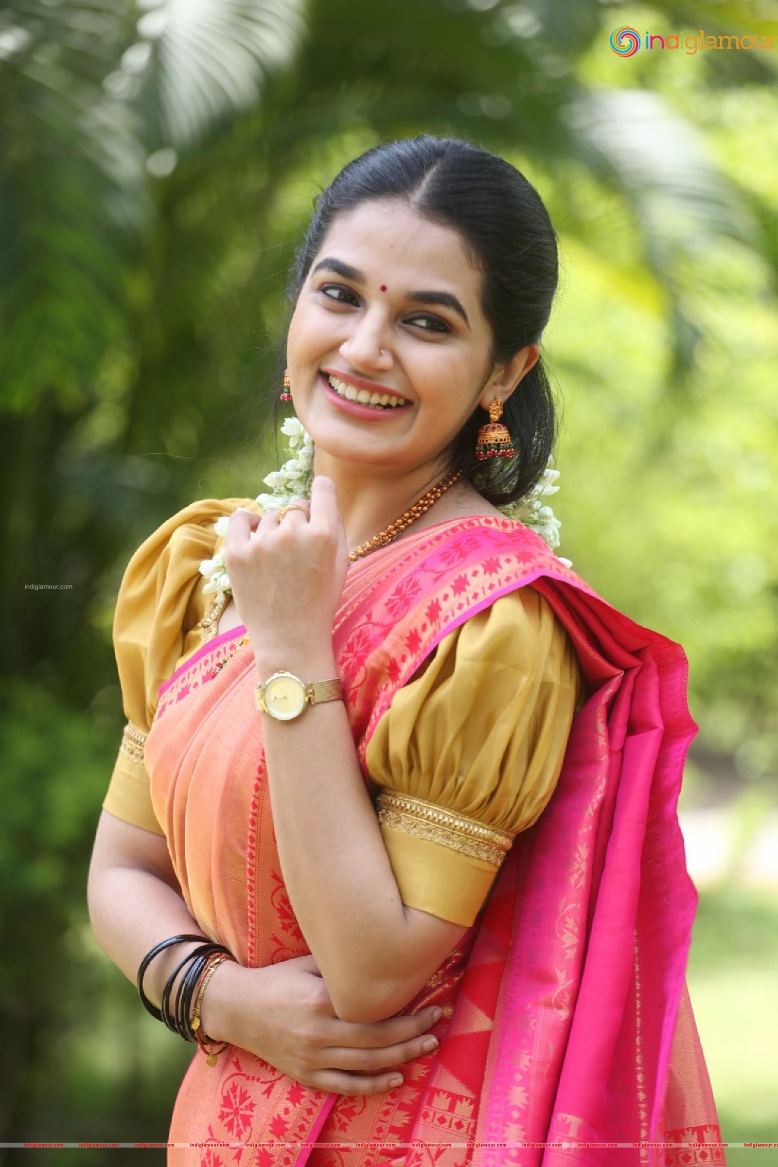 Aparna Janardanan Actress hd photo