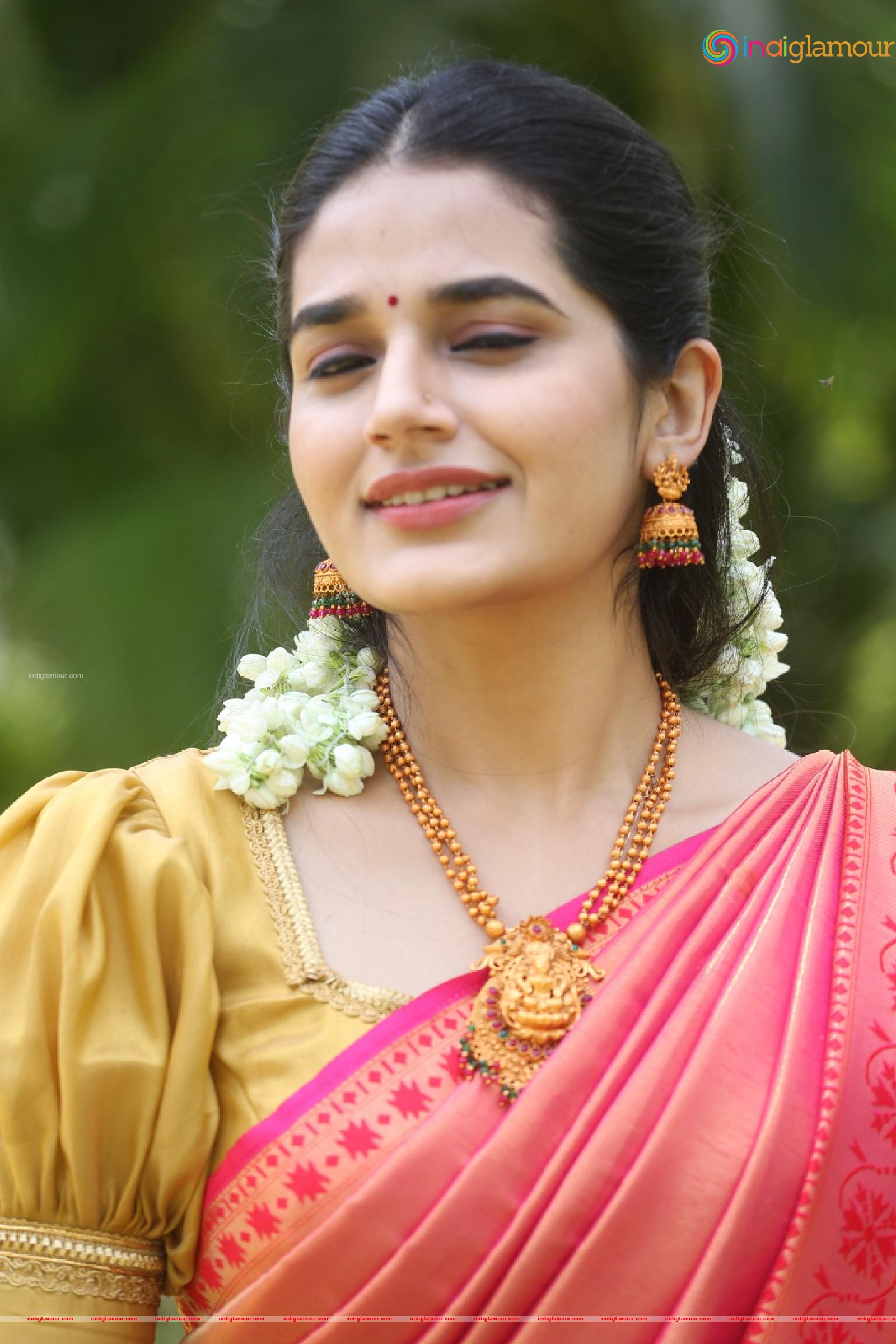 Aparna Janardanan Actress hd photo