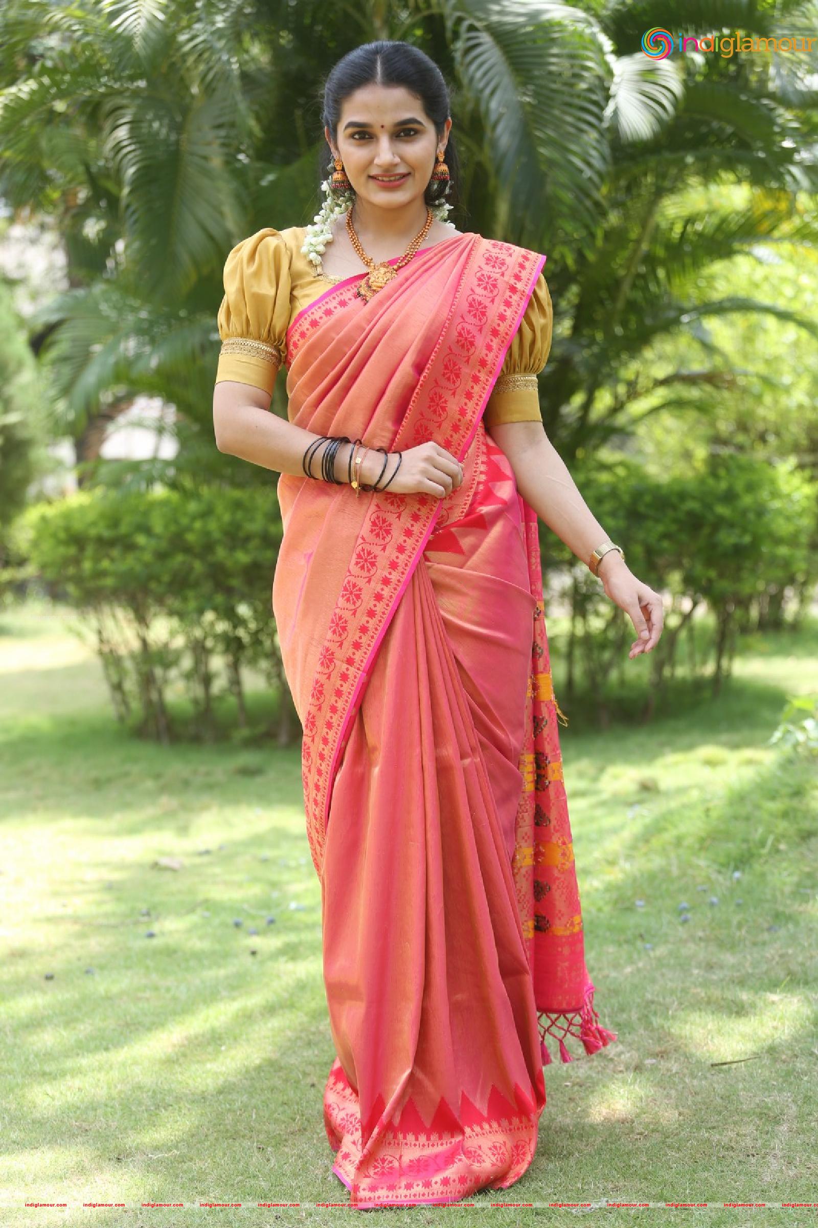 Aparna Janardanan Actress hd photo