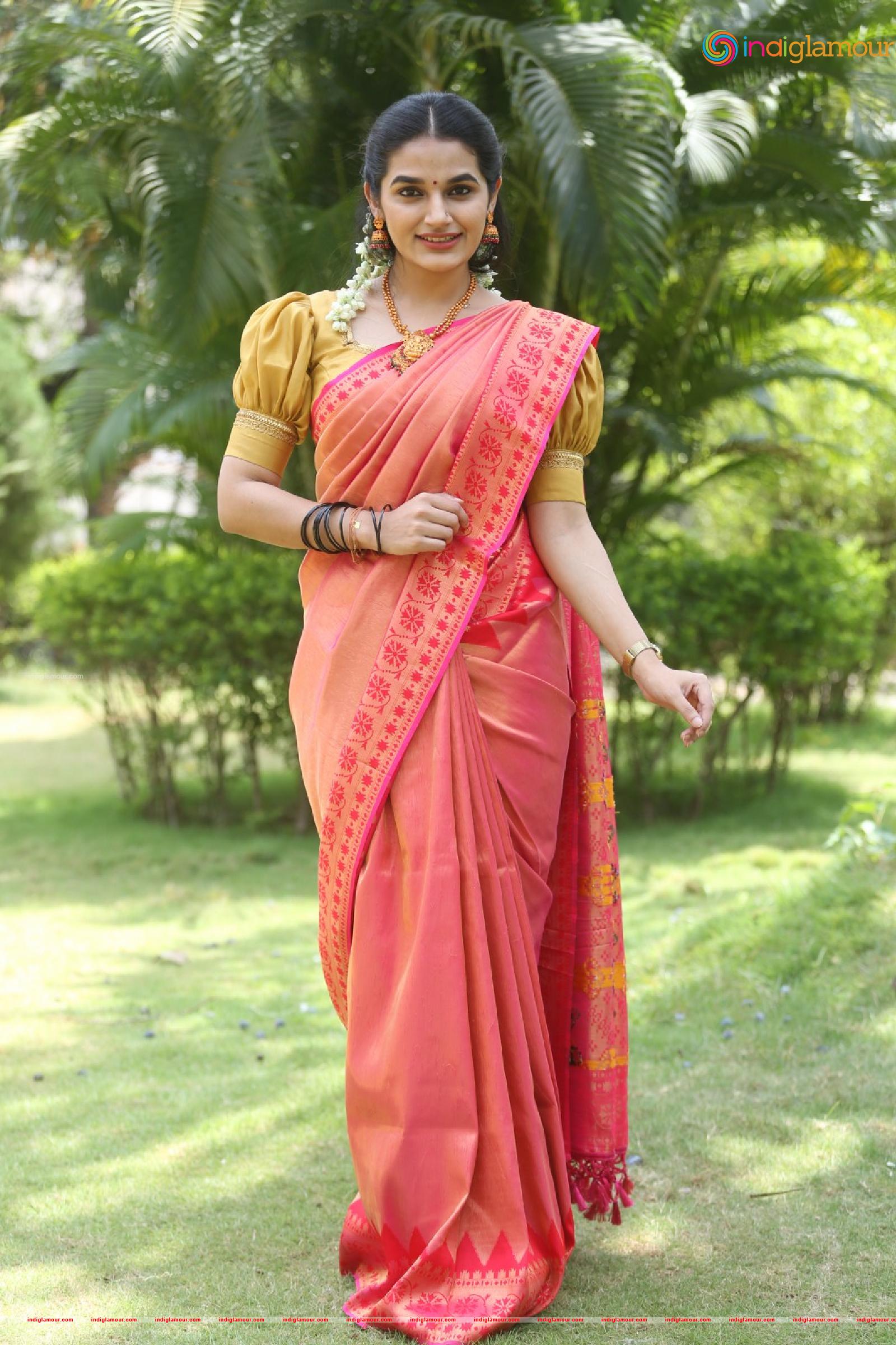 Aparna Janardanan Actress hd photo