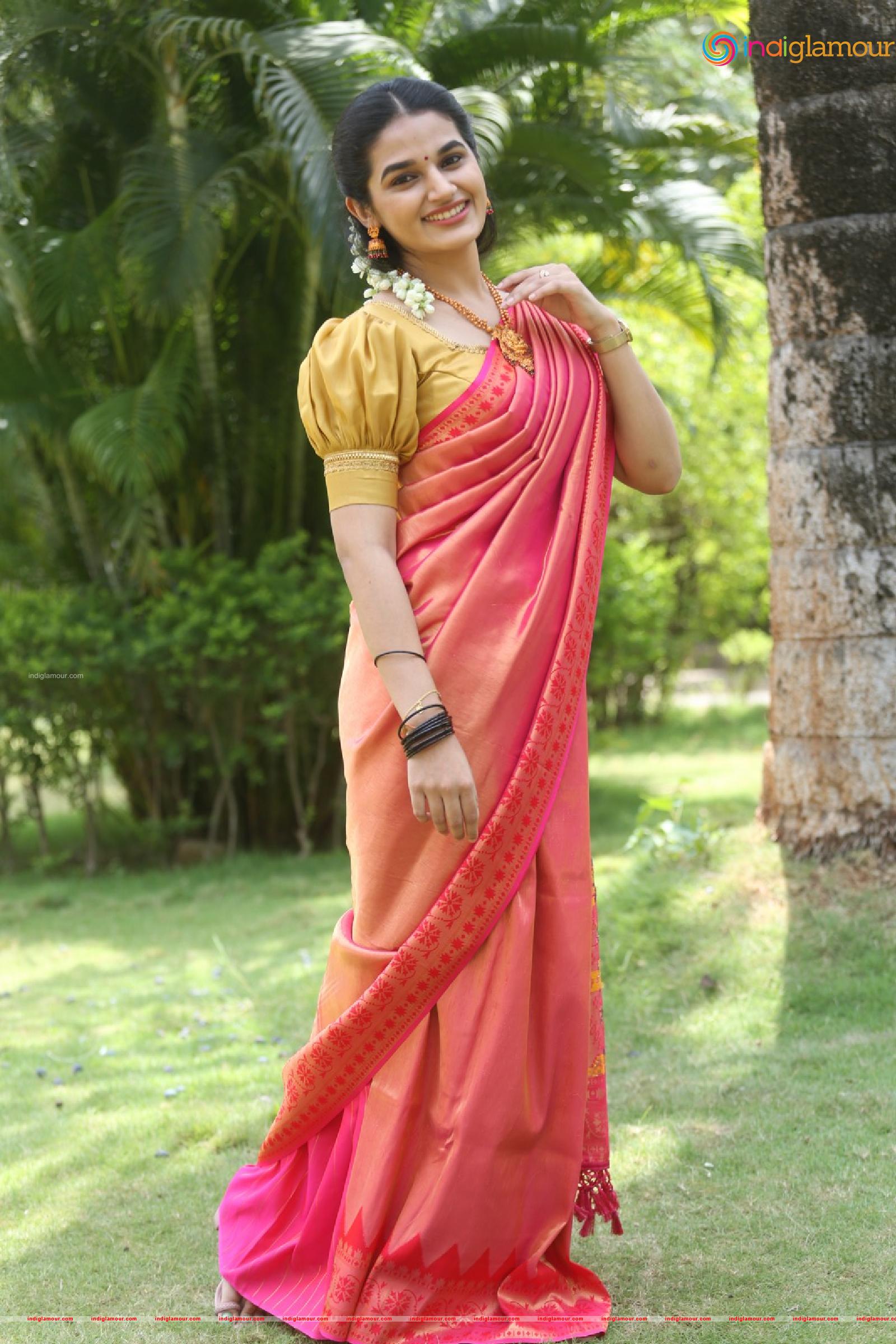 Aparna Janardanan Actress hd photo