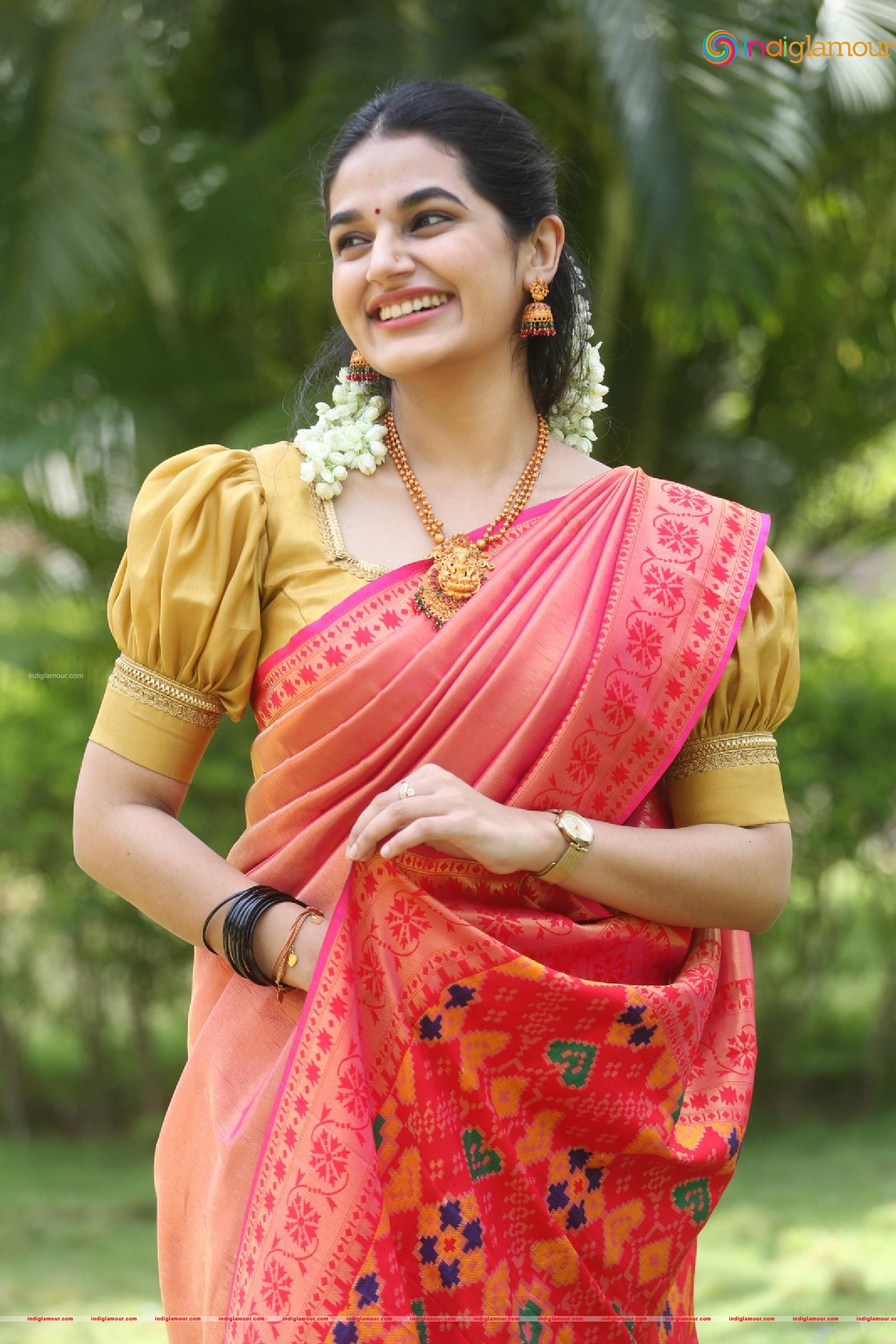 Aparna Janardanan Actress hd photo