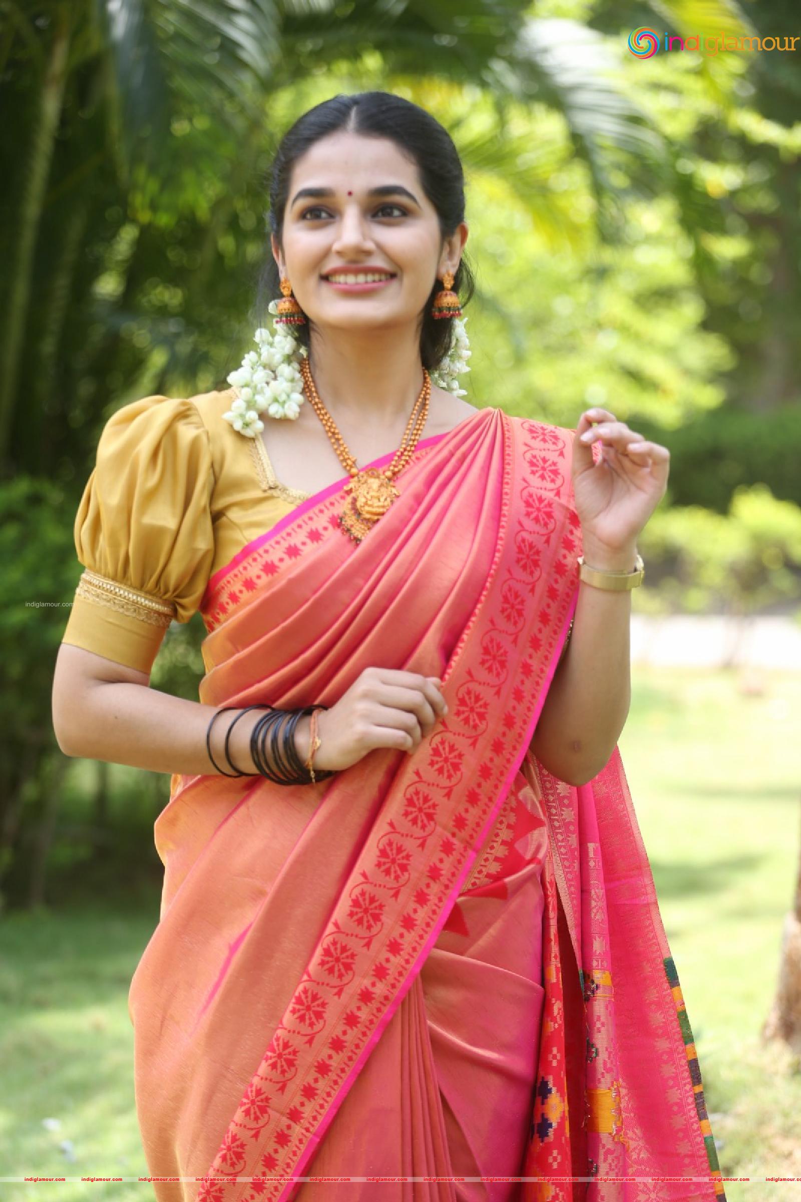 Aparna Janardanan Actress hd photo