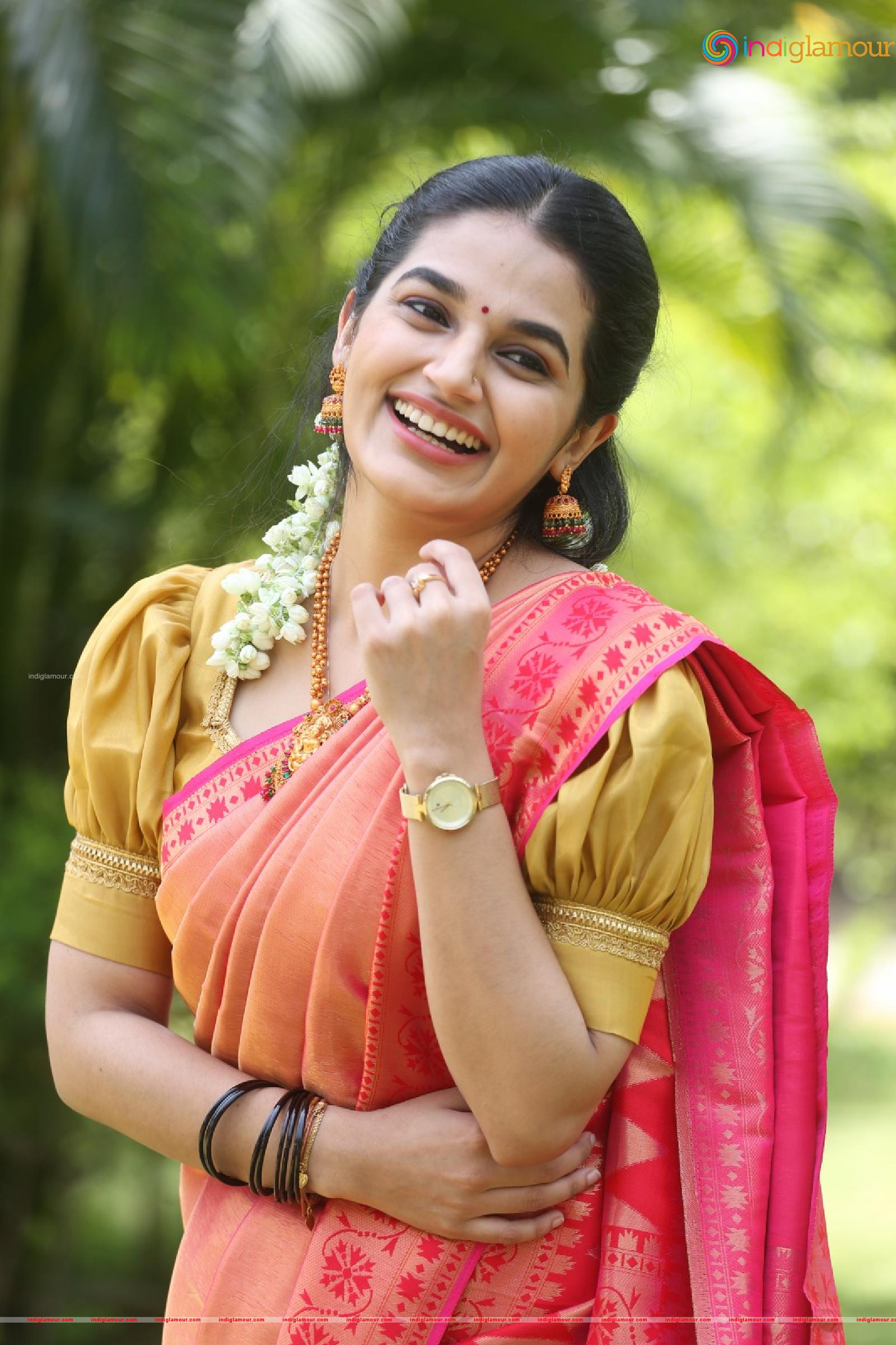 Aparna Janardanan Actress hd photo