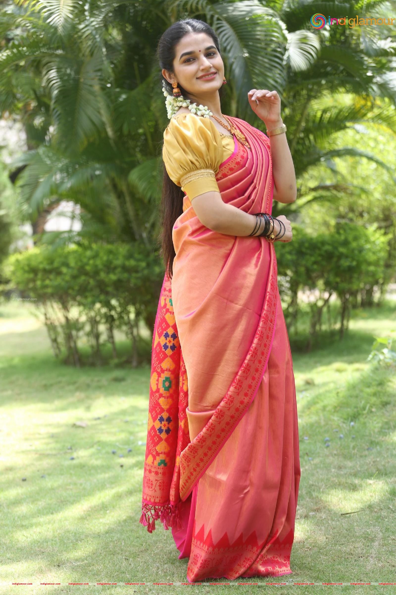 Aparna Janardanan Actress hd photo