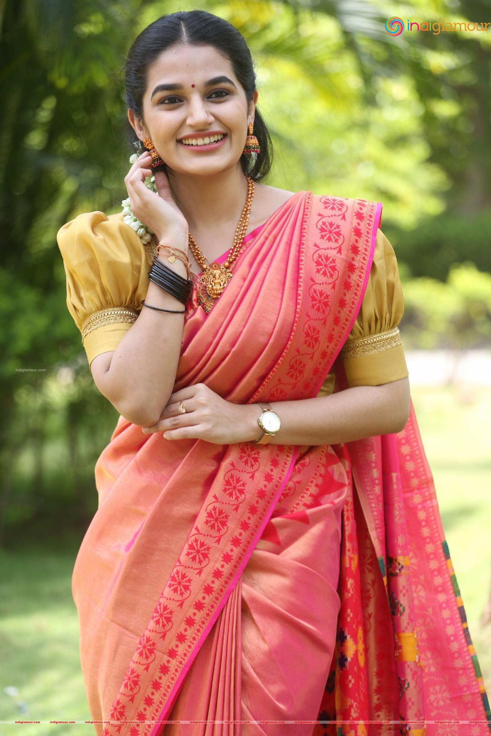 Aparna Janardanan Actress hd photo