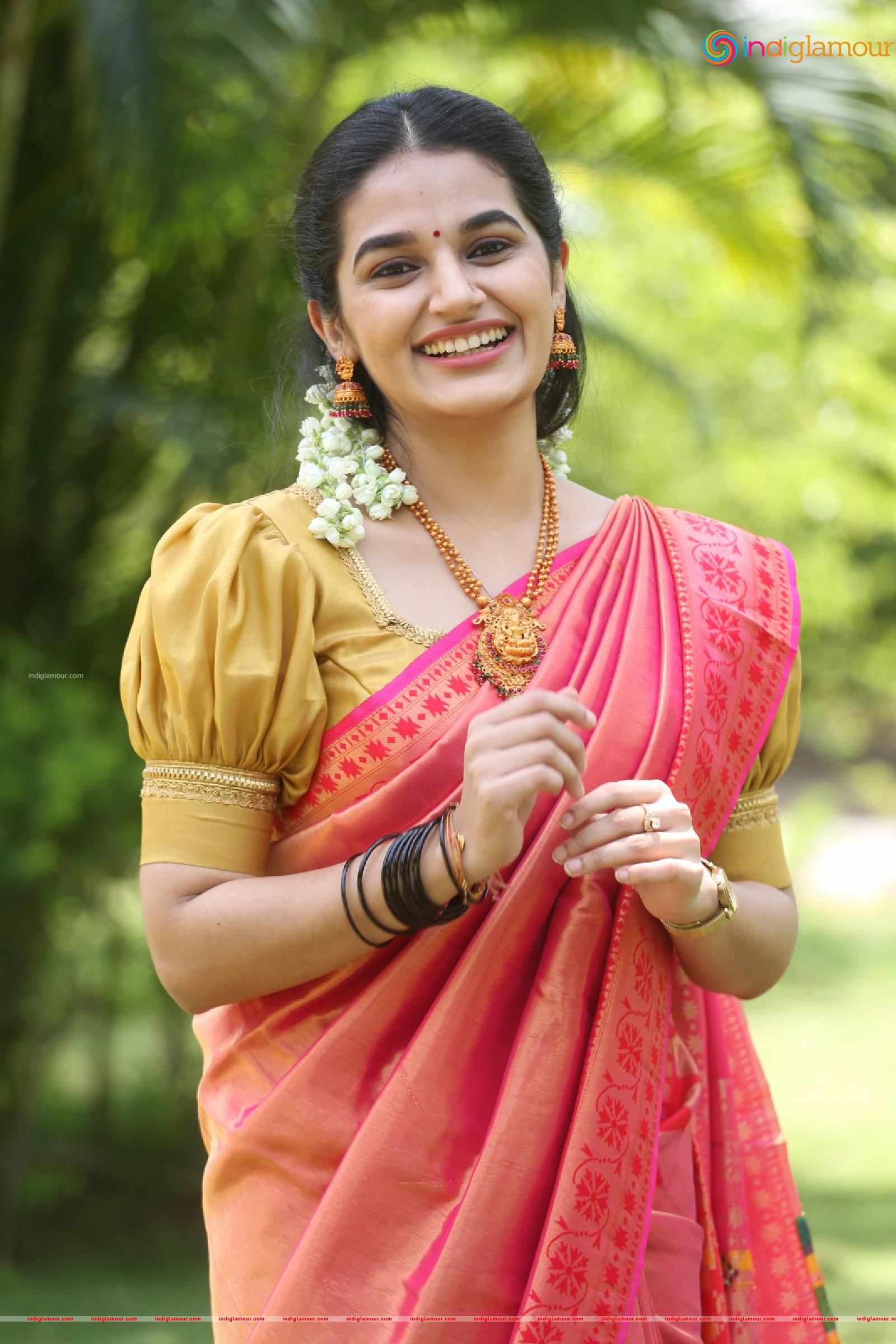 Aparna Janardanan Actress hd photo