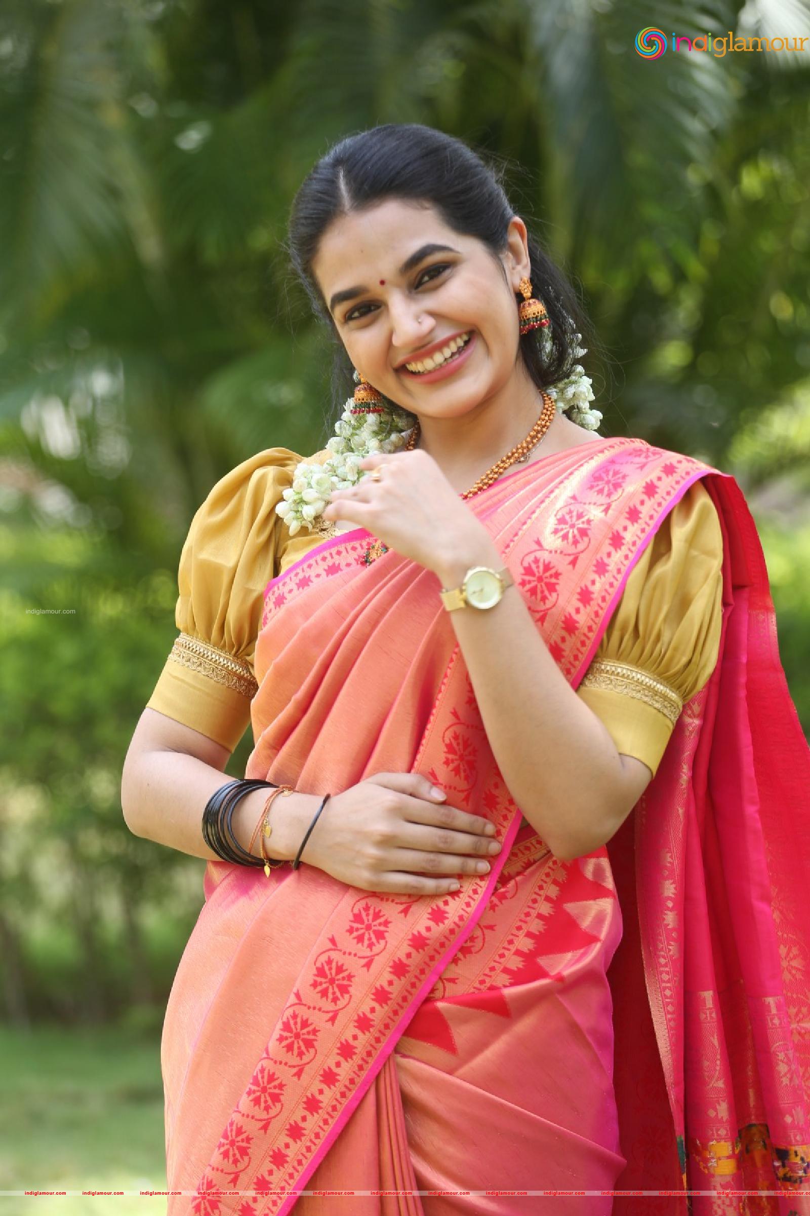 Aparna Janardanan Actress hd photo