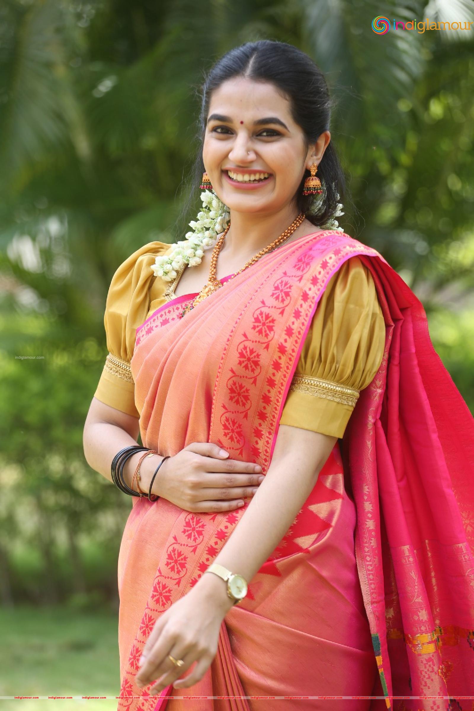 Aparna Janardanan Actress hd photo