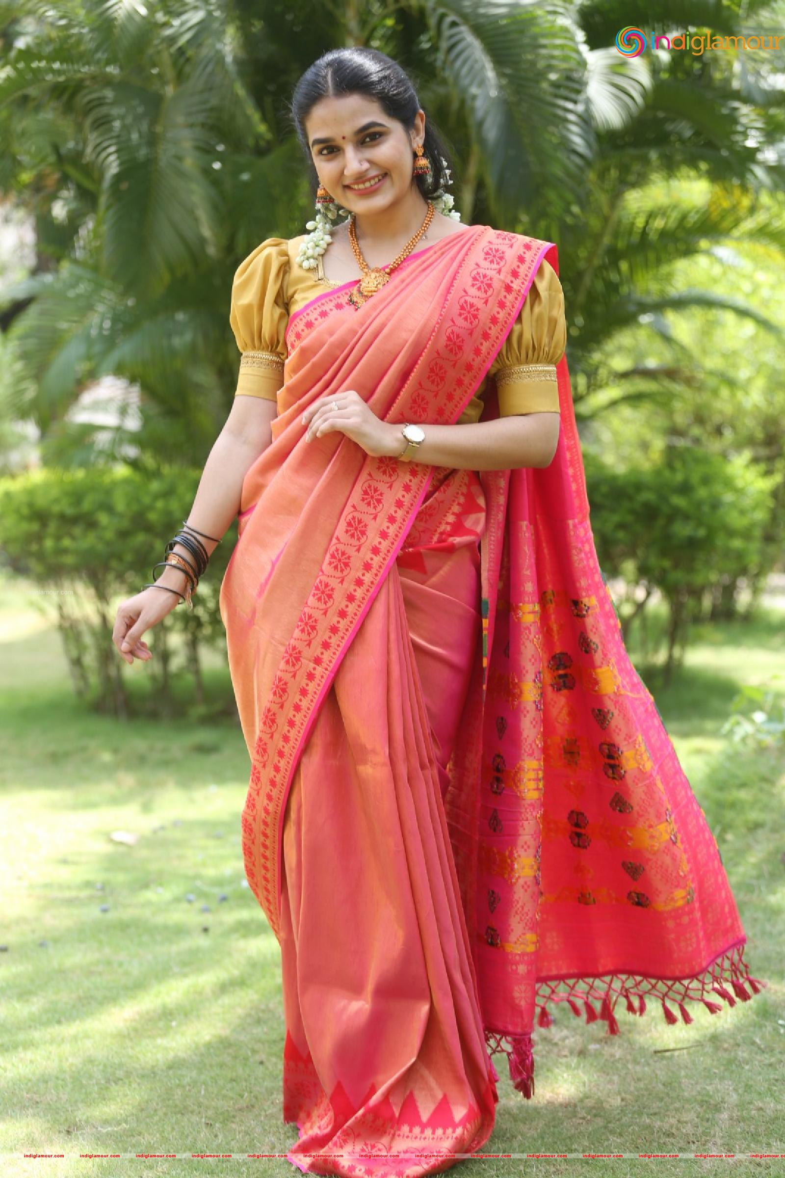 Aparna Janardanan Actress hd photo