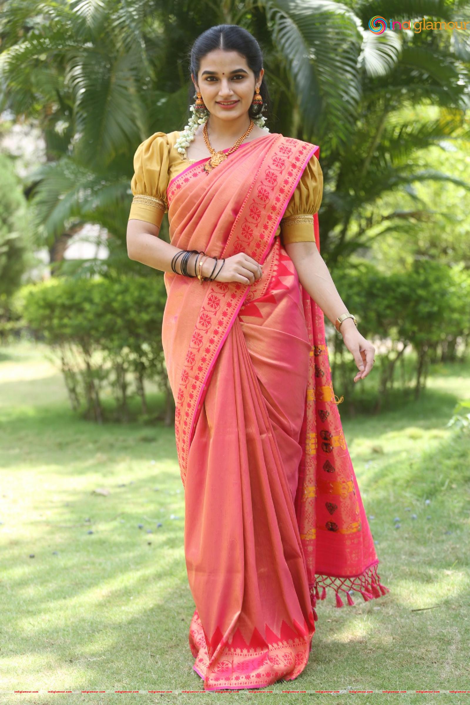 Aparna Janardanan Actress hd photo